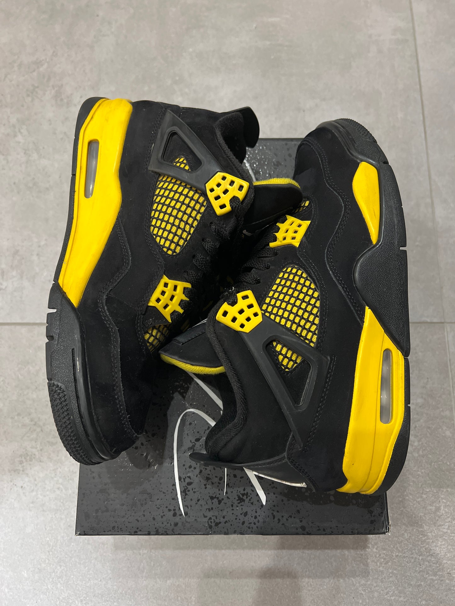 Jordan 4 Thunder