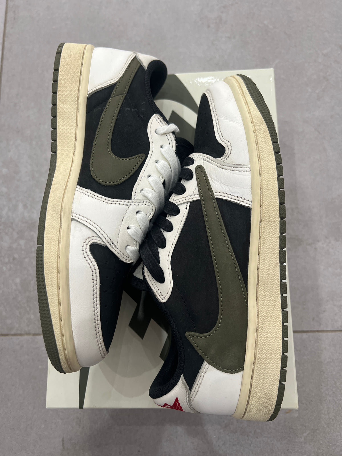 Jordan 1 x Travis Scott „Olive”