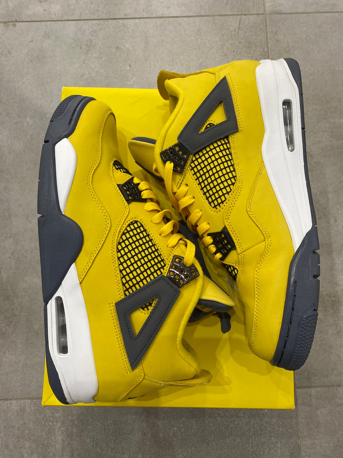 Jordan 4 Lightning