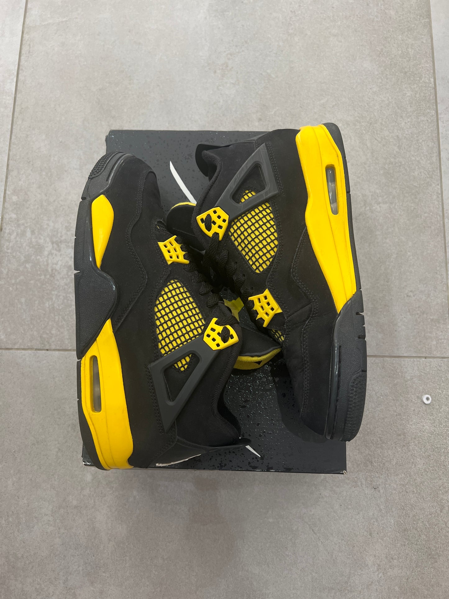 Jordan 4 Thunder