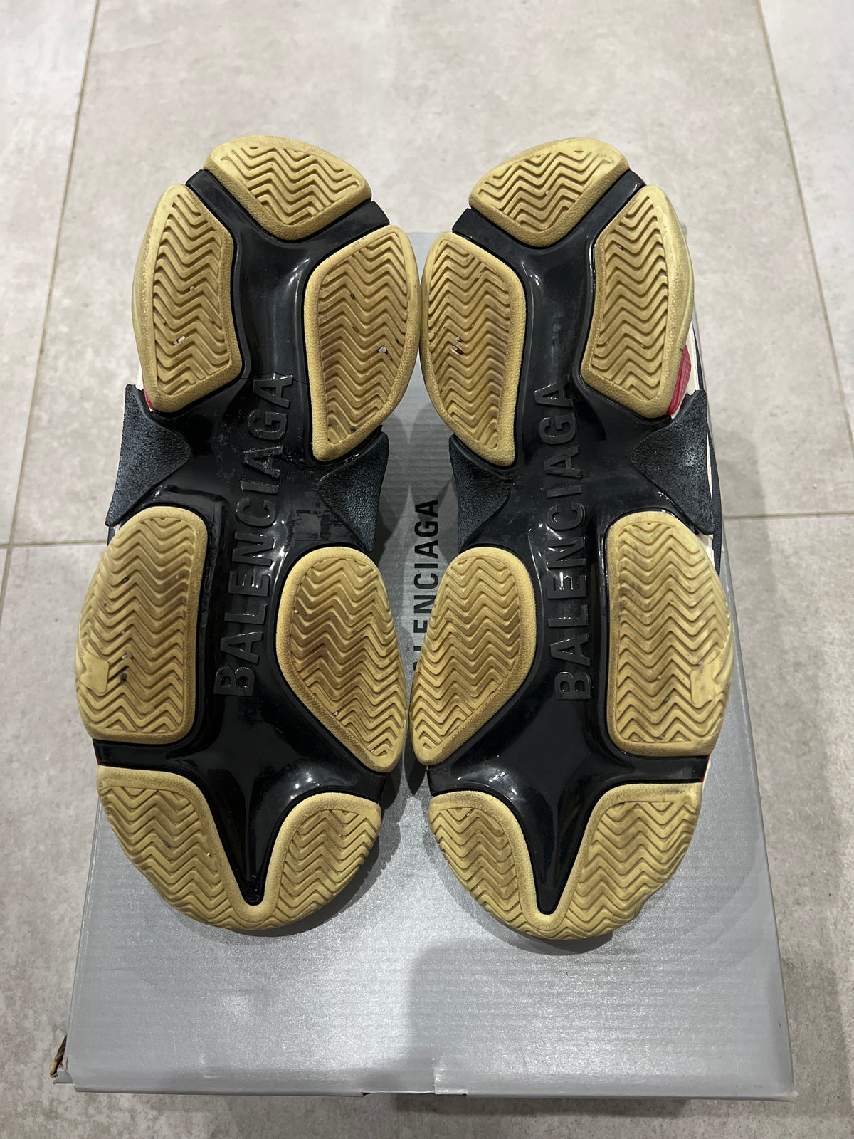 Balenciaga Triple S/3S Bred