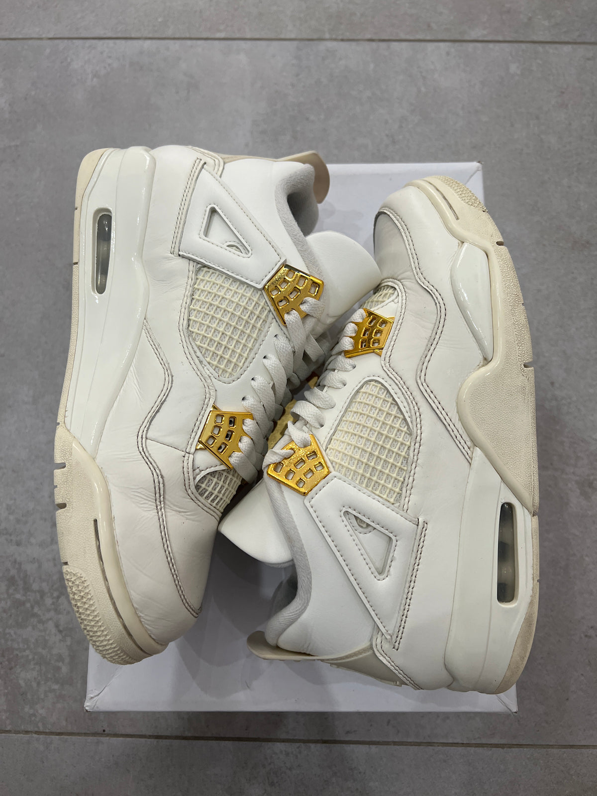 Air Jordan 4 Metalic Gold