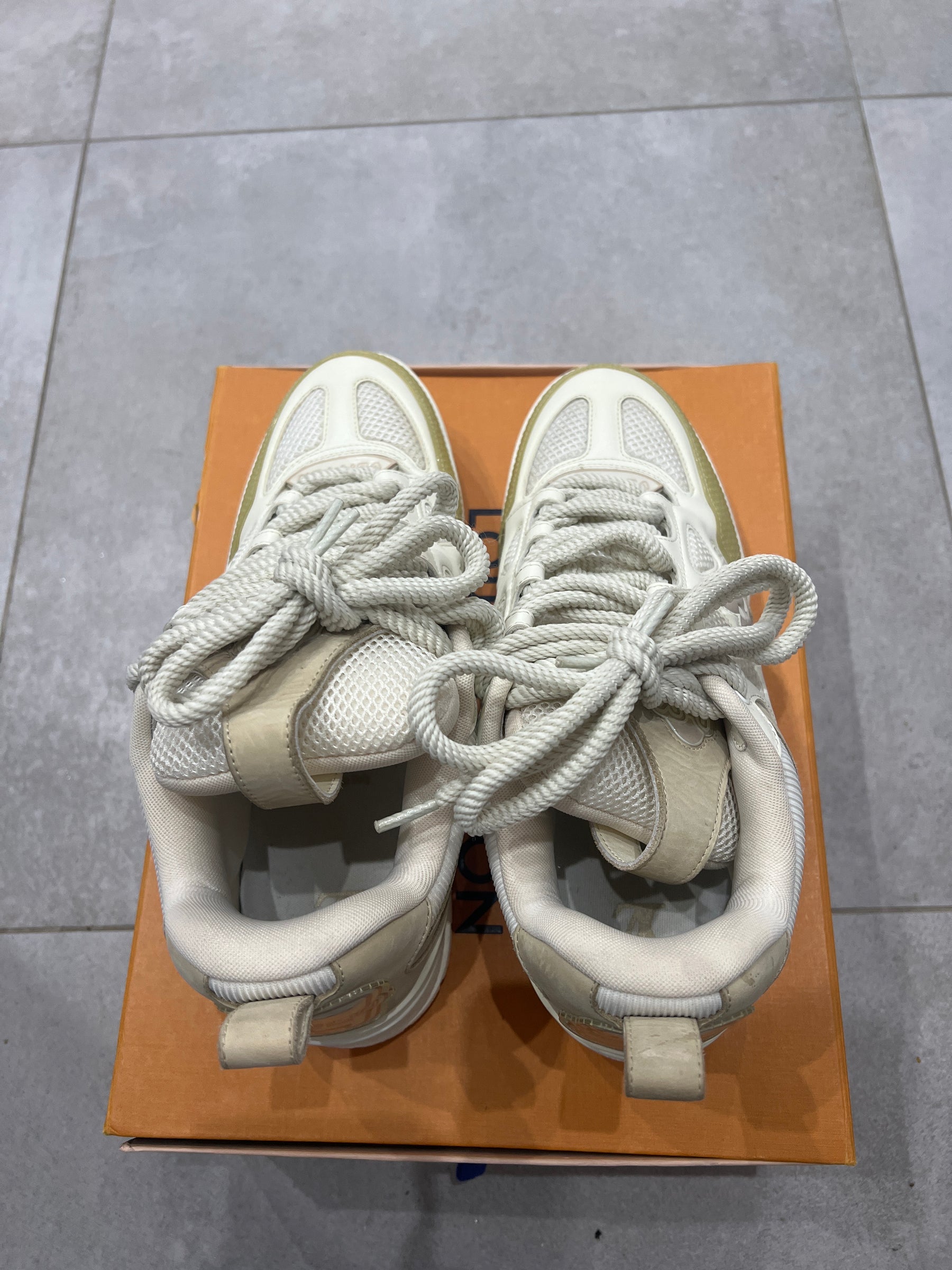 Louis Vuitton Skate Beige