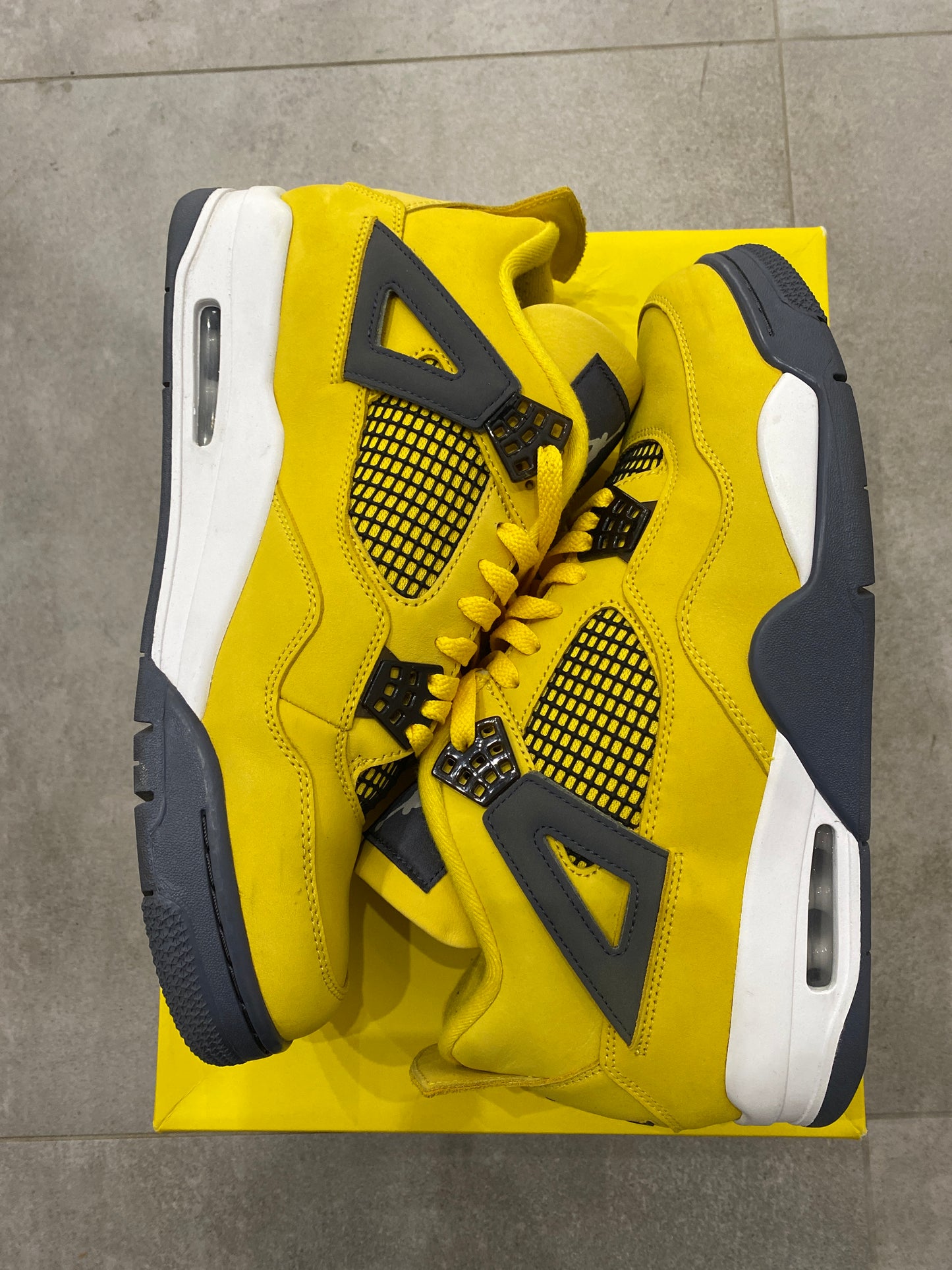 Jordan 4 Lightning