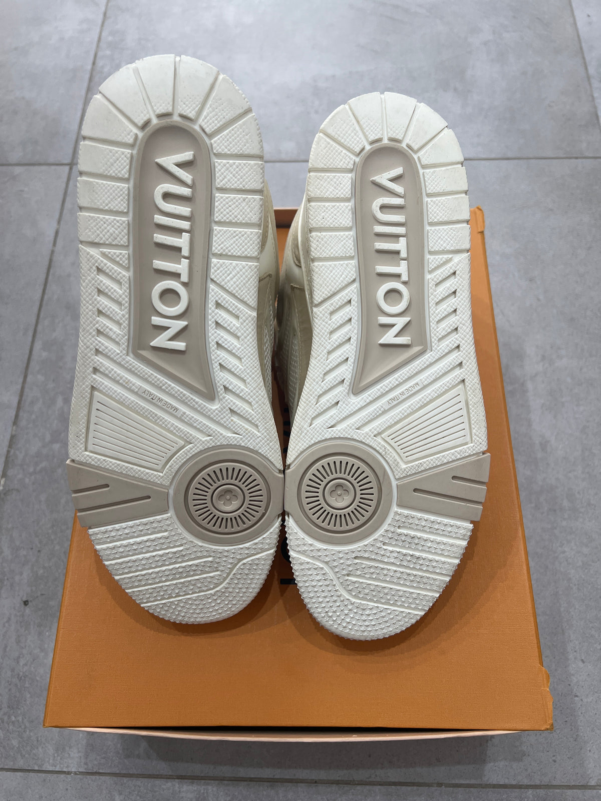 Louis Vuitton Skate Beige White