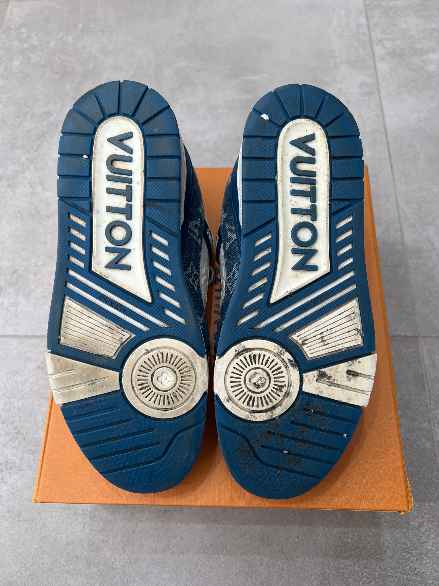Louis Vuttion Trainer blue denim