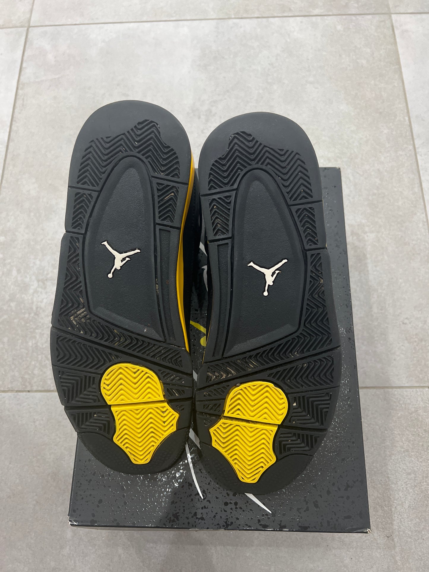 Jordan 4 Thunder