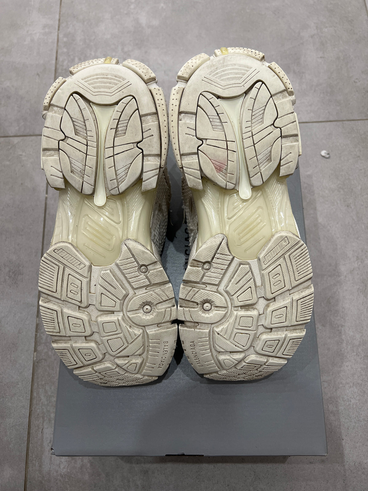 Balenciaga Runner Diamond Logo