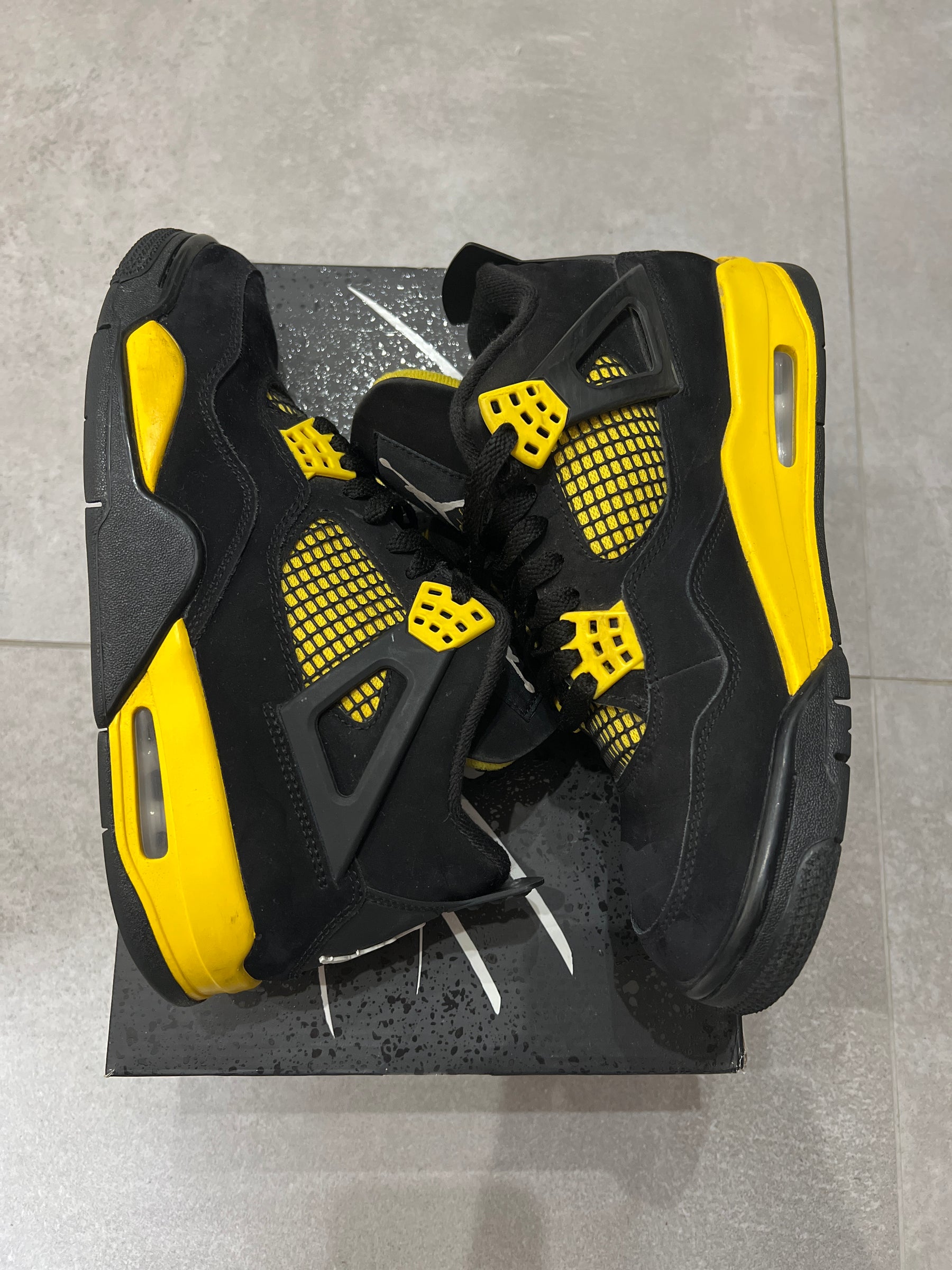 Jordan 4 Thunder