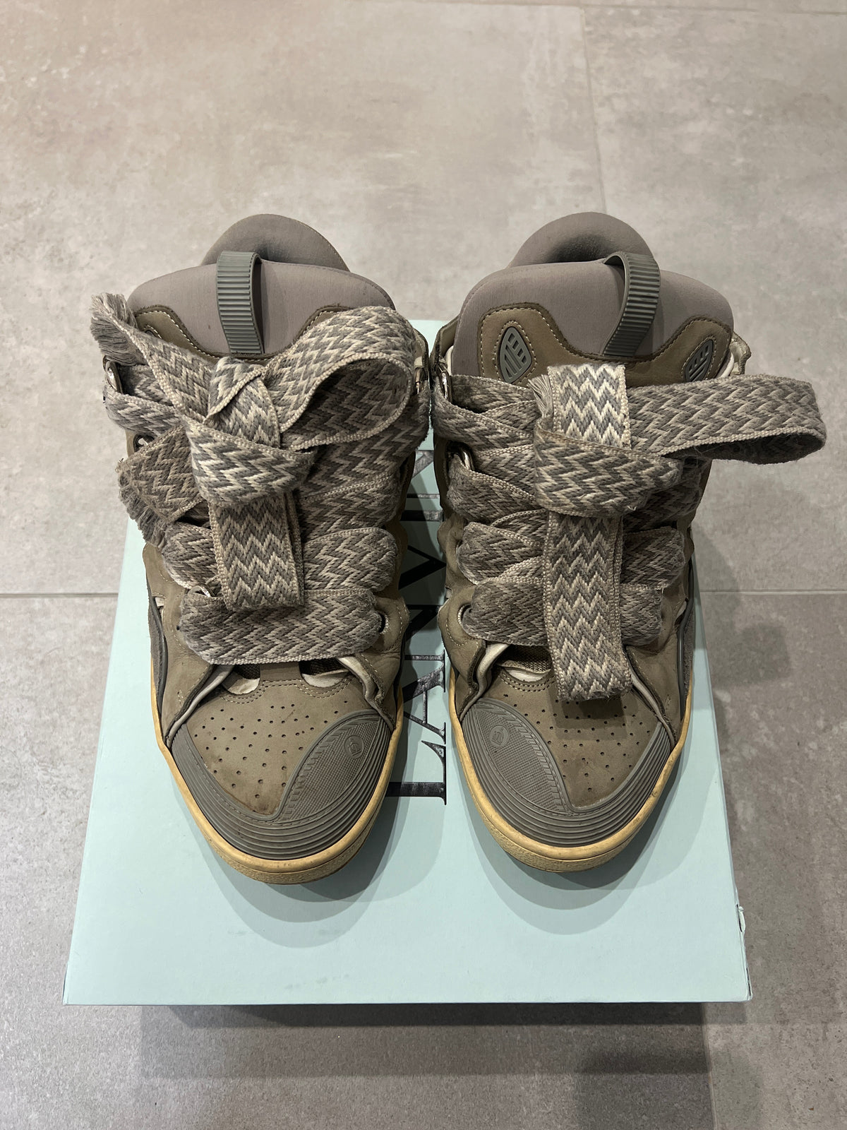 Lanvin Curb Grey Invory