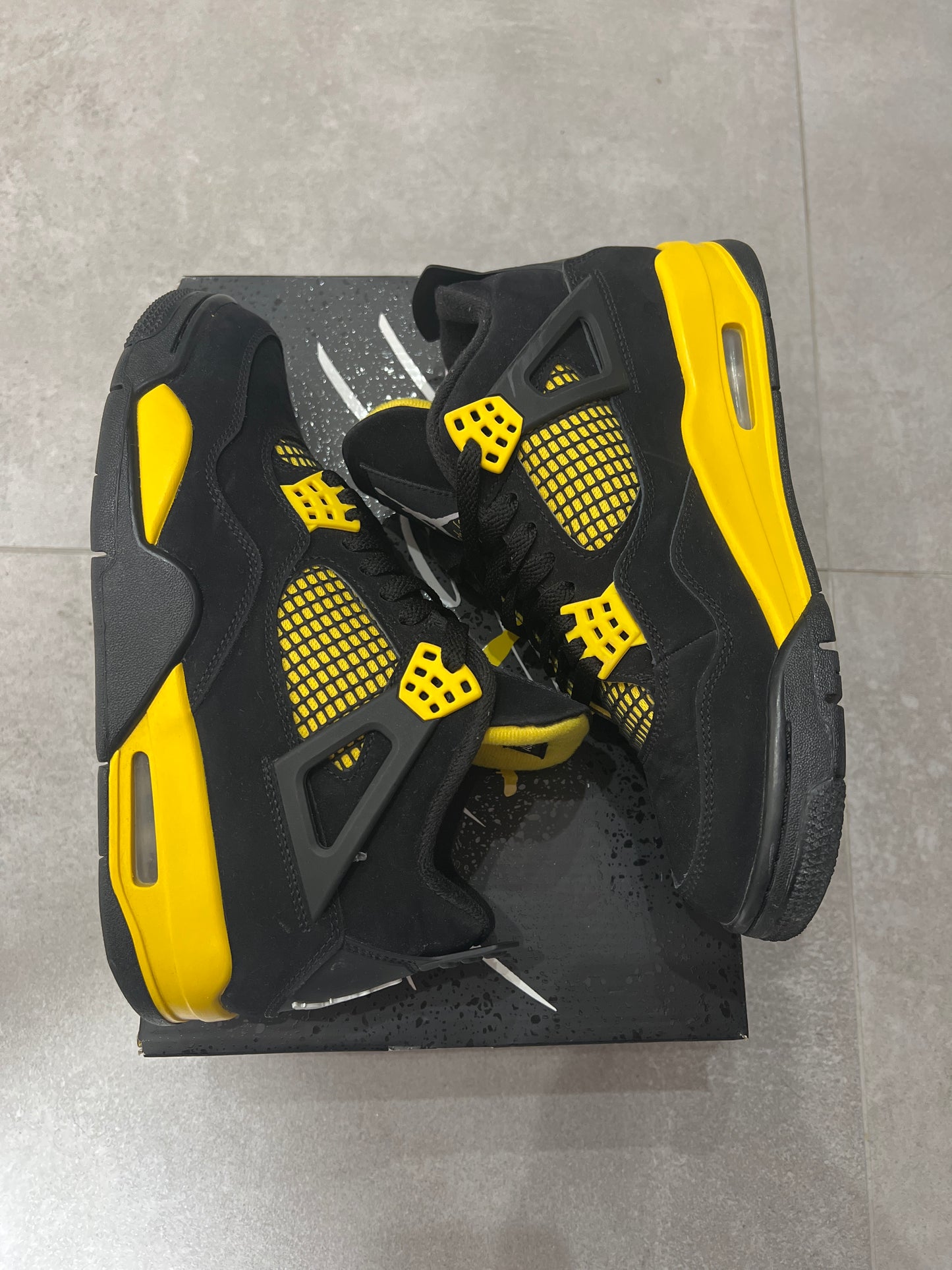 Jordan 4 Thunder