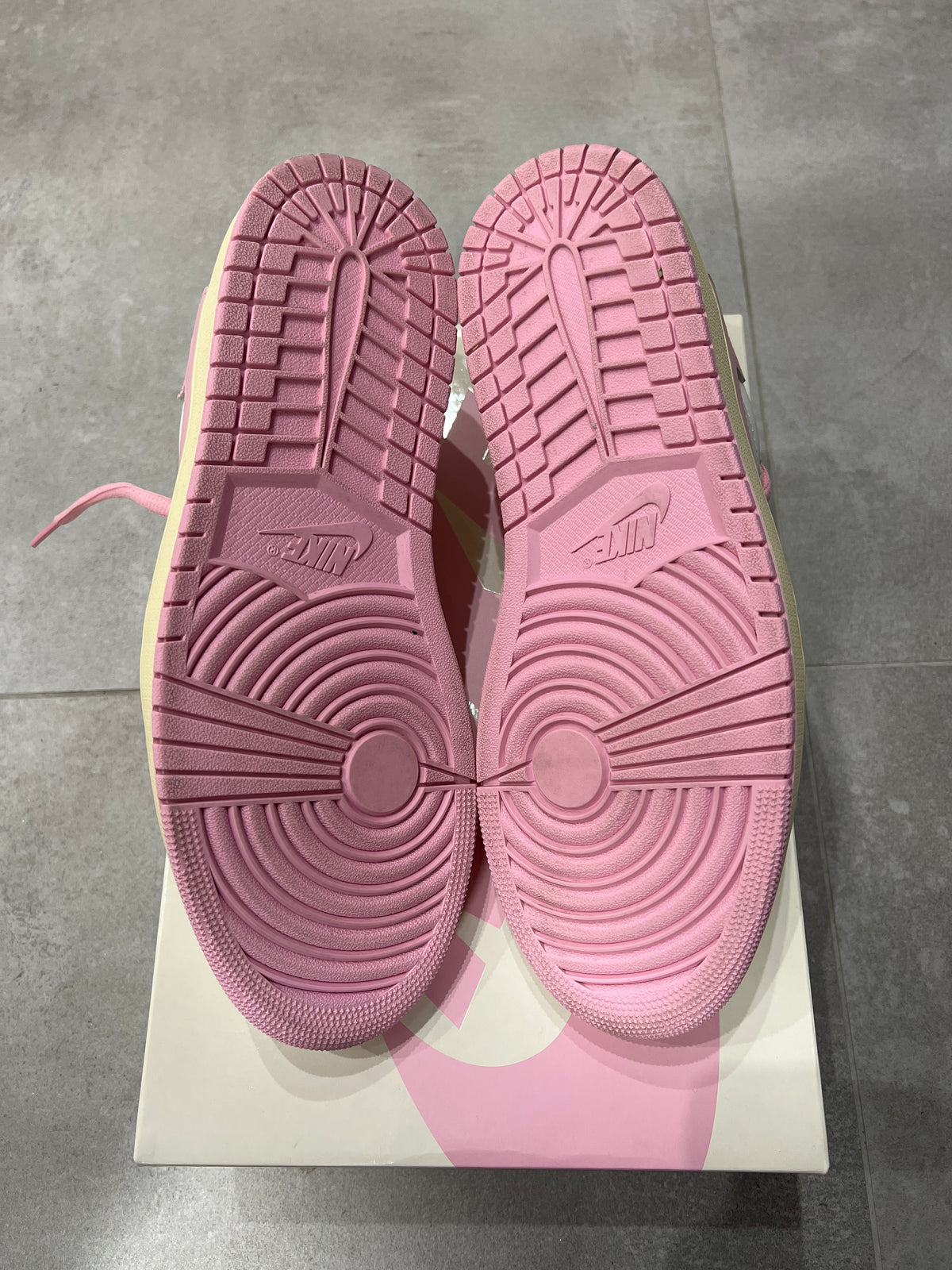 Jordan 1 Low x Travis Scott Shy Pink