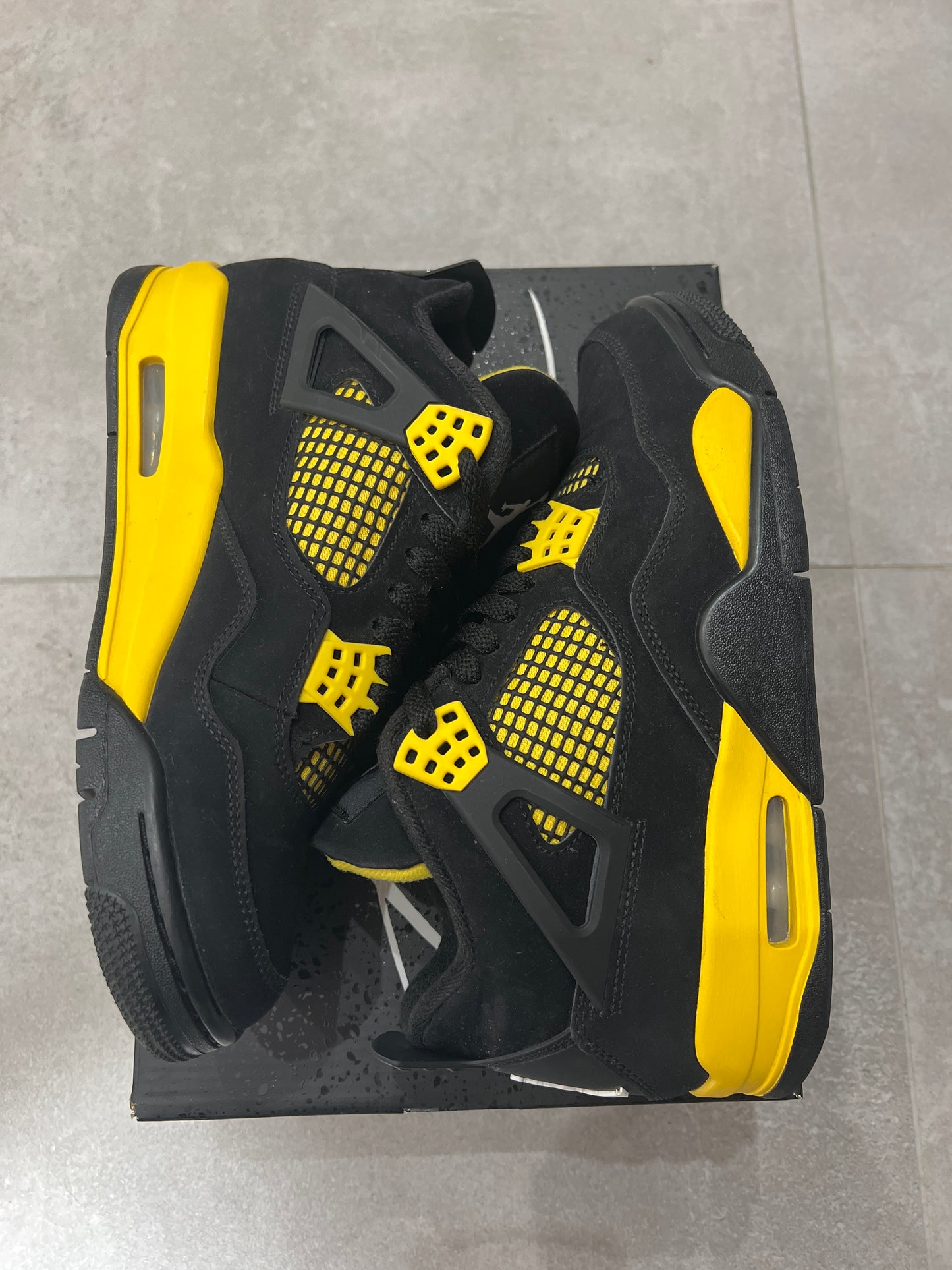 Jordan 4 Thunder