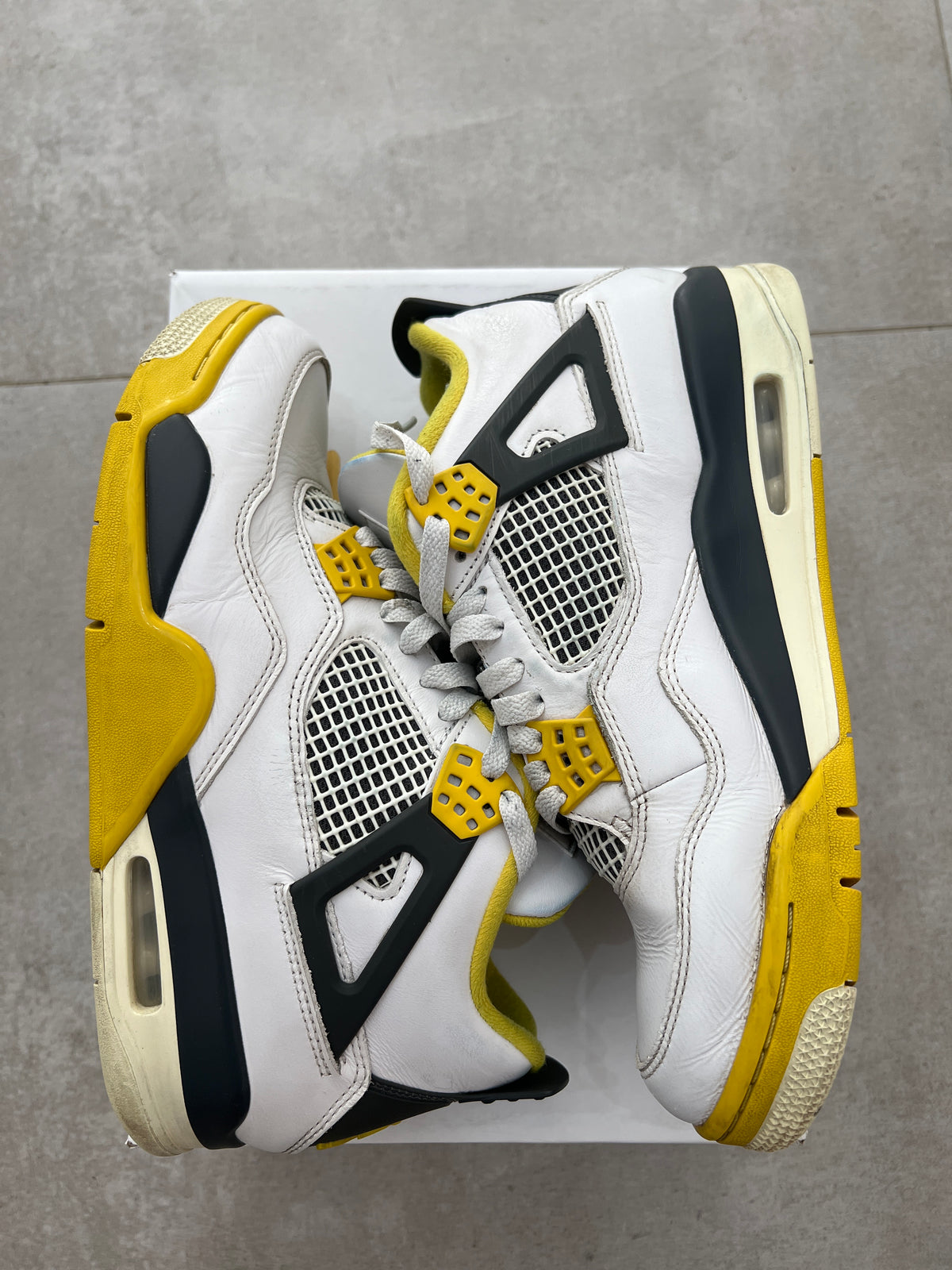 Jordan 4 Vivid Sulfur