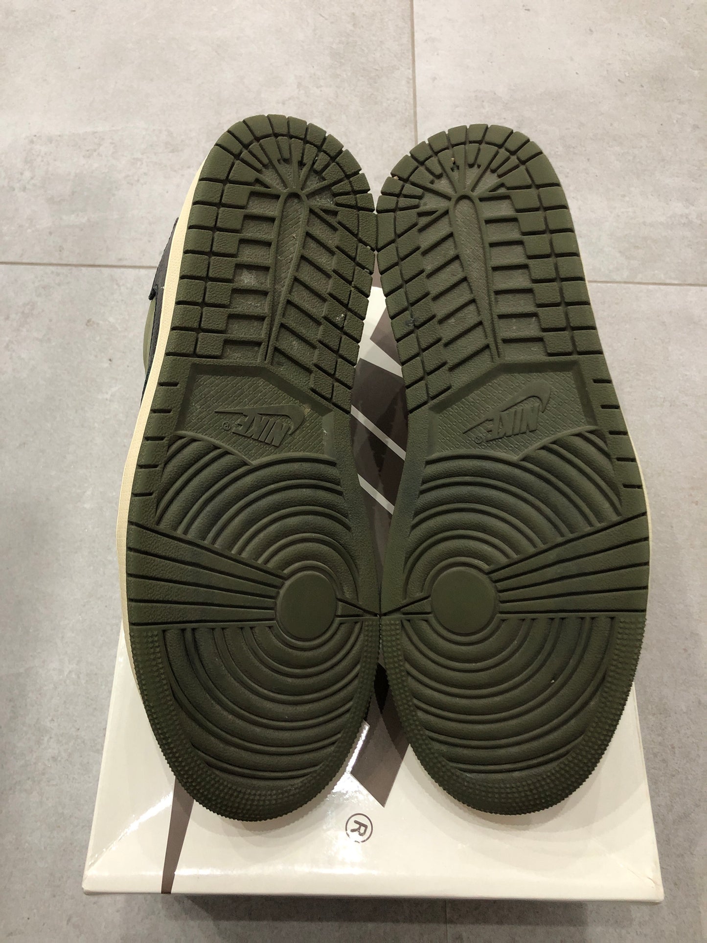 Jordan 1 Low x Travis Scott Medium Olive