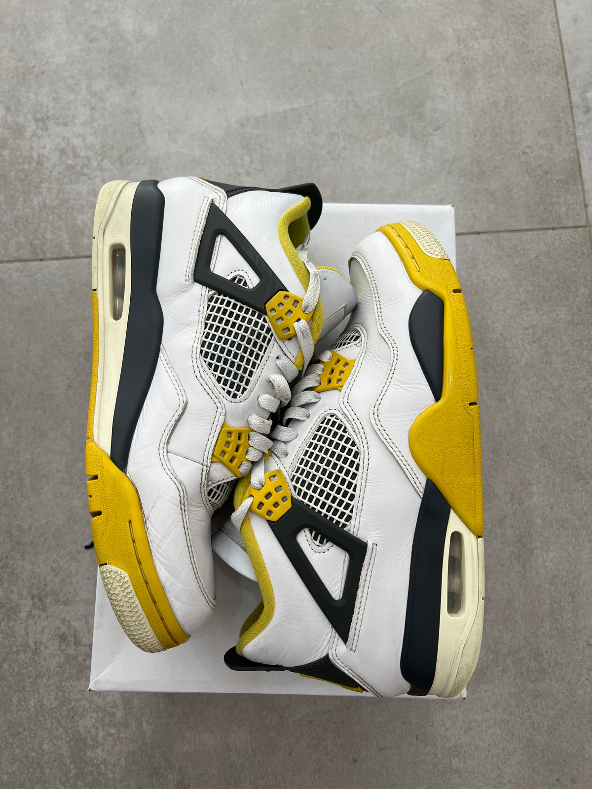 Jordan 4 Vivid Sulfur
