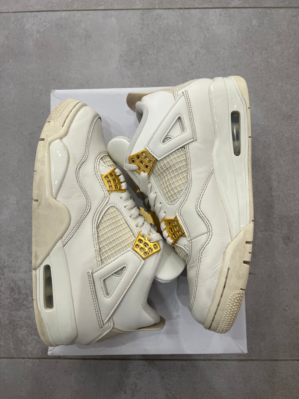 Air Jordan 4 Metalic Gold