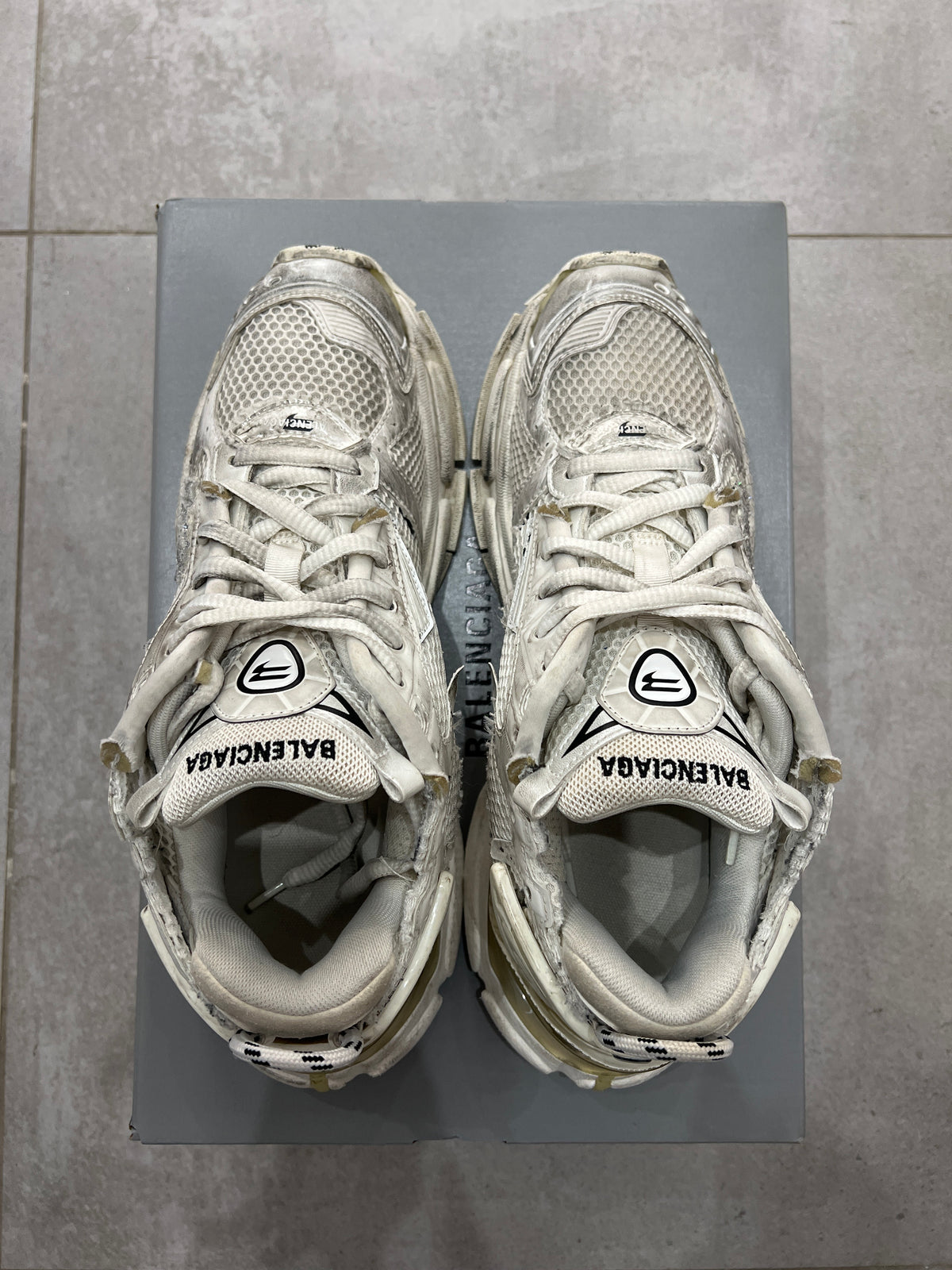 Balenciaga Runner Diamond Logo