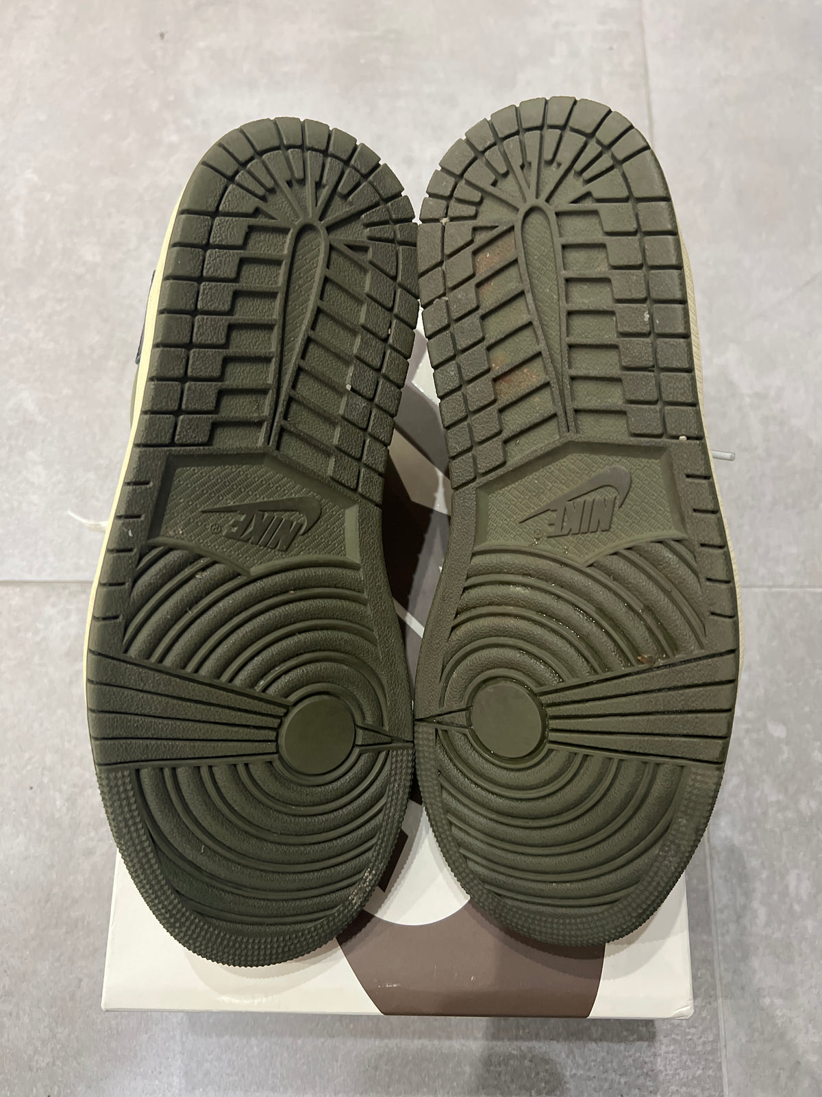Jordan 1 Low x Travis Scott Medium Olive