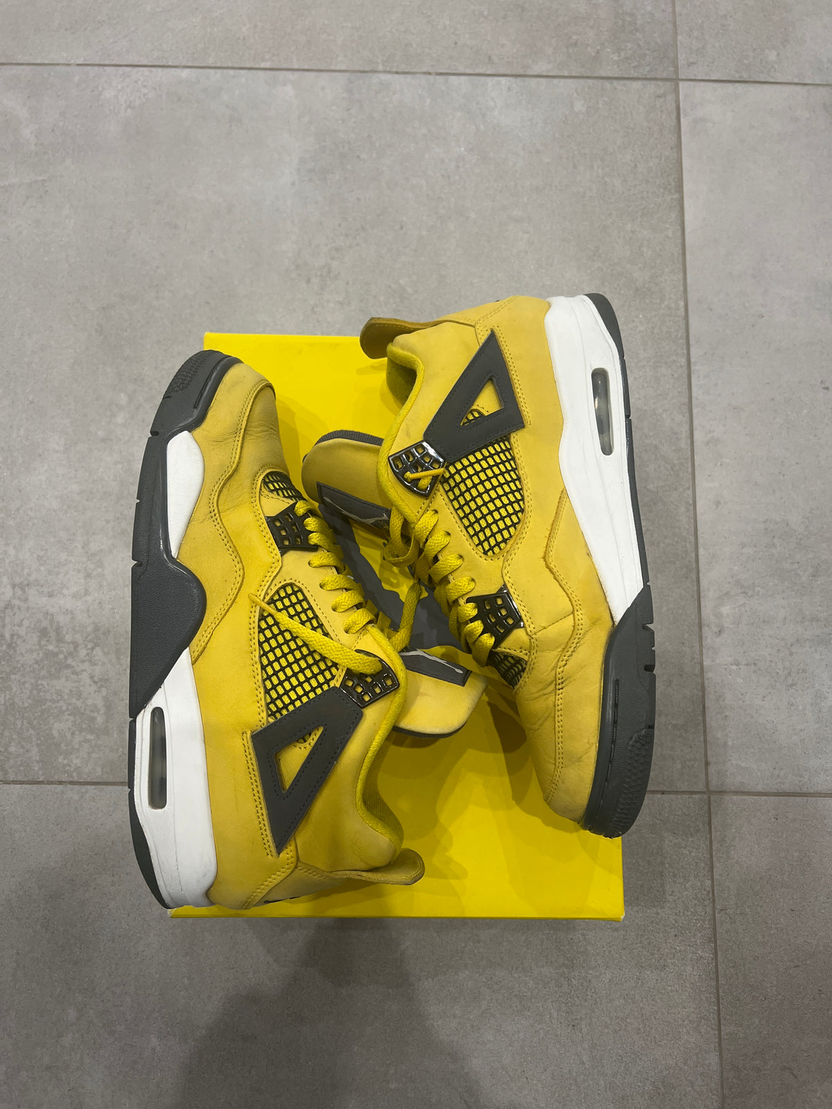 Jordan 4 Lightning