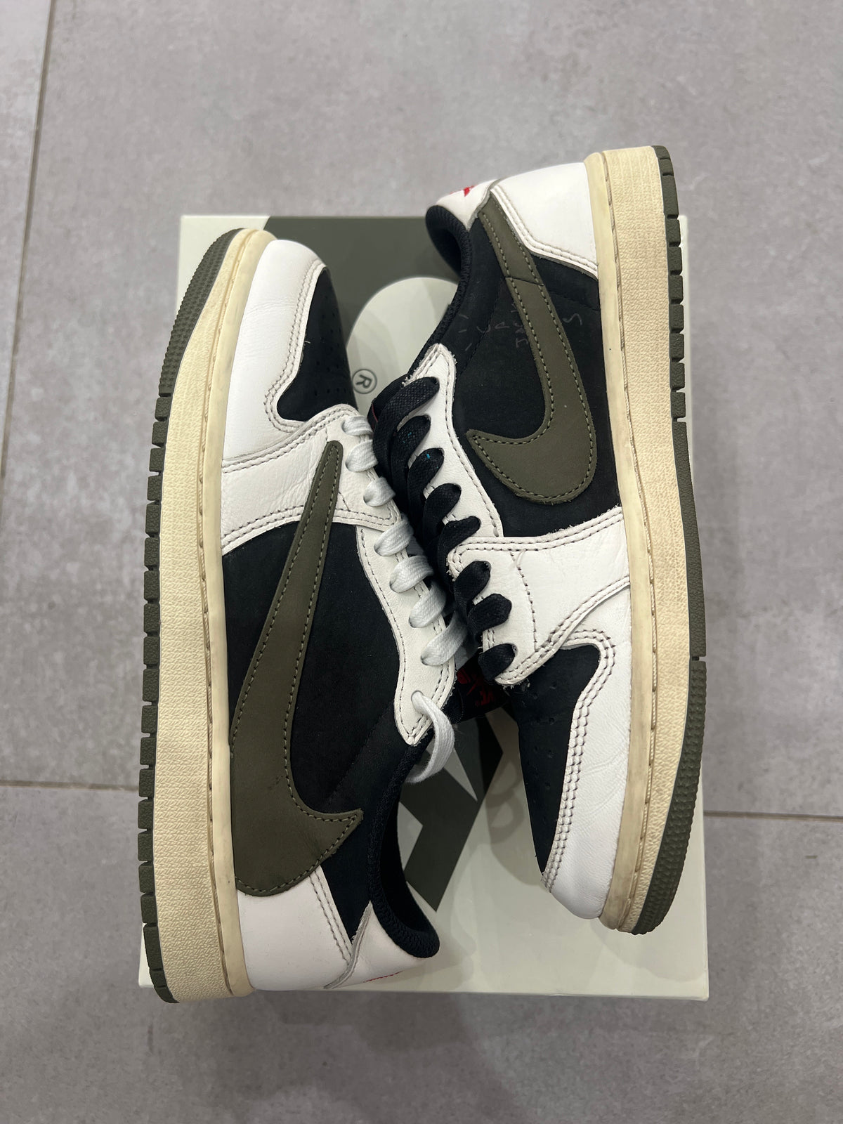 Jordan 1 x Travis Scott „Olive”