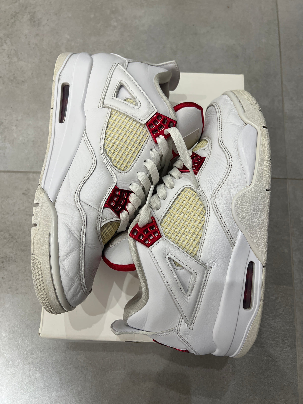 Jordan 4 Metallic Red