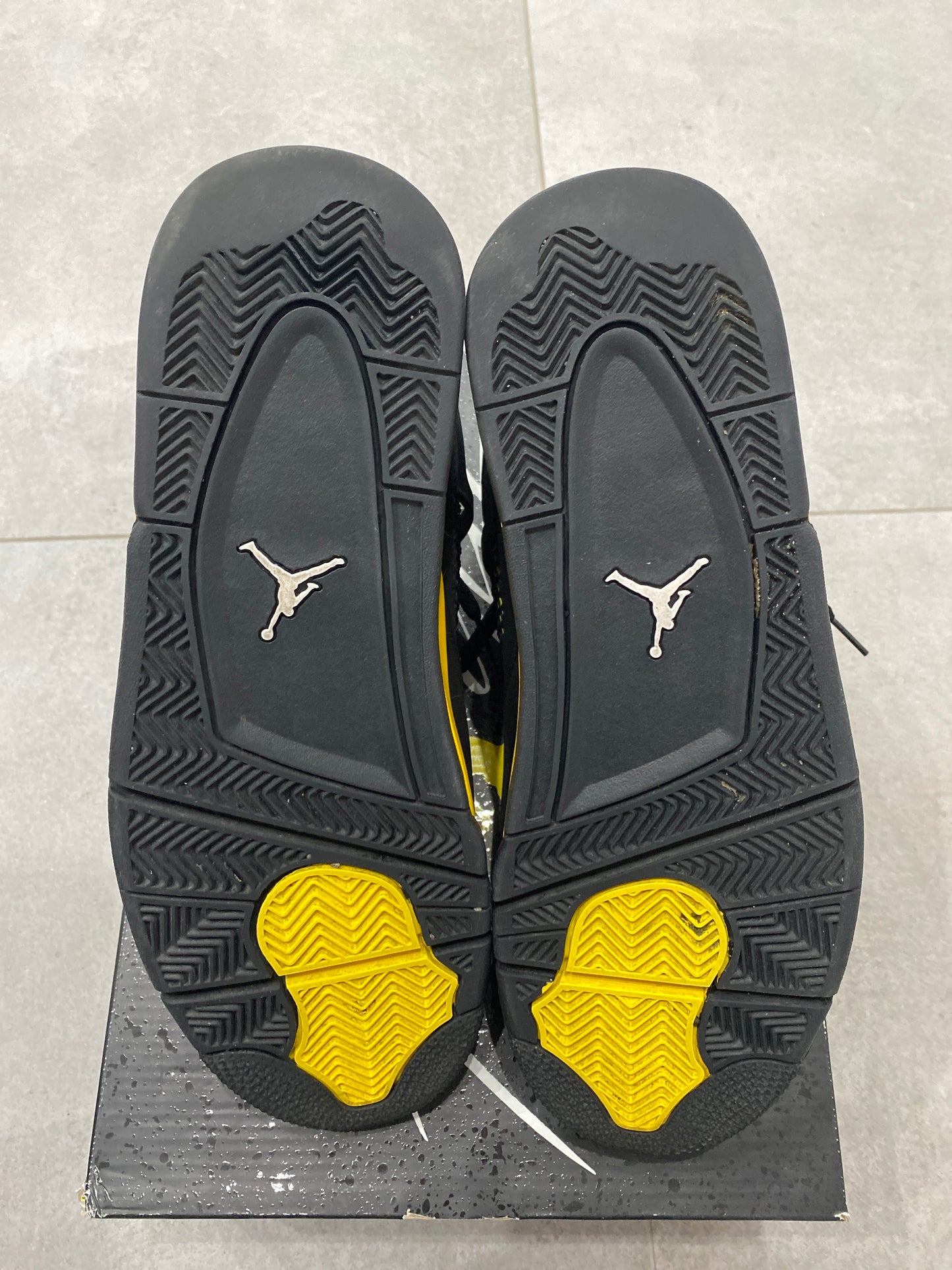Jordan 4 Thunder