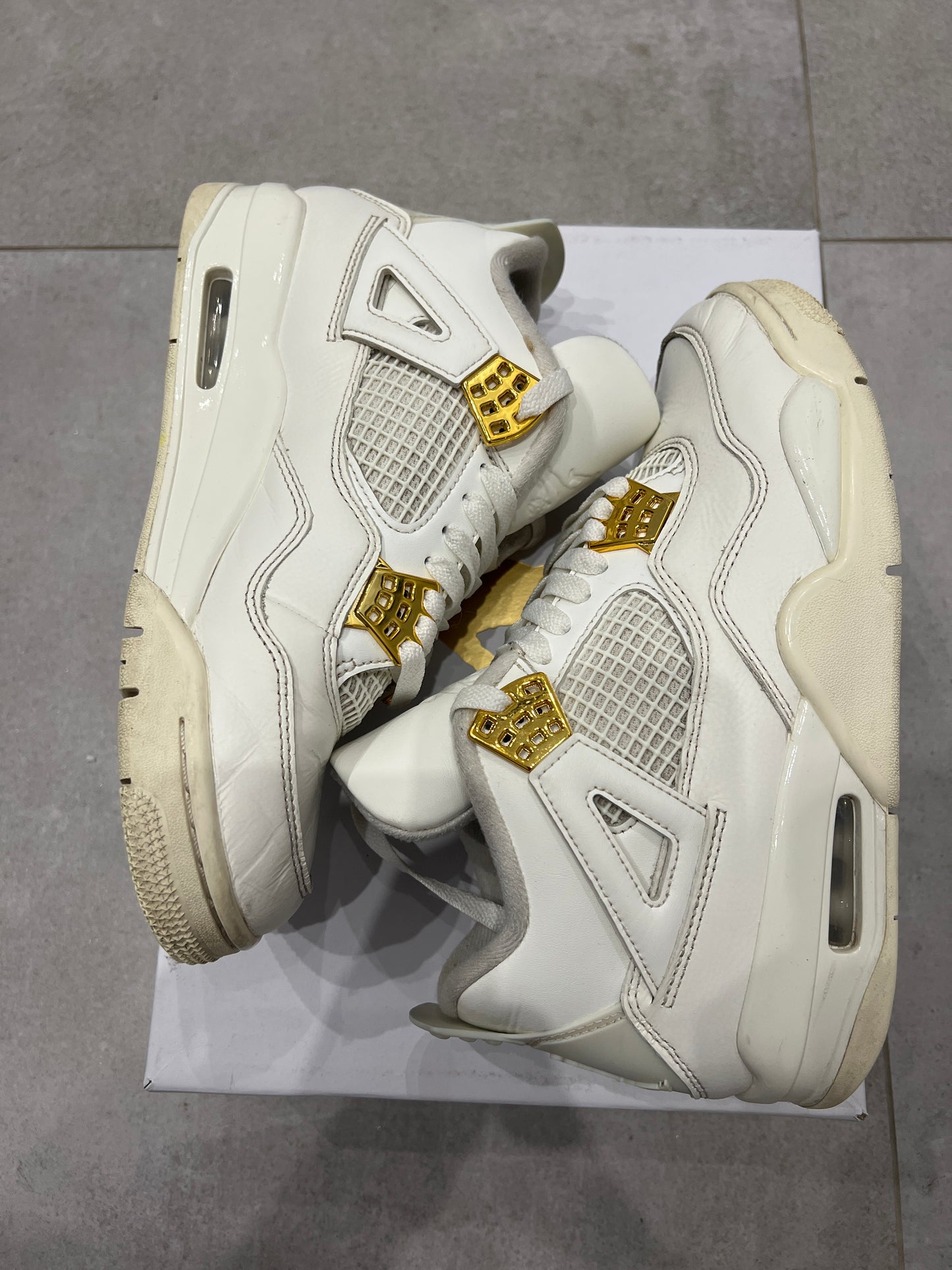 Jordan 4 Metalic Gold