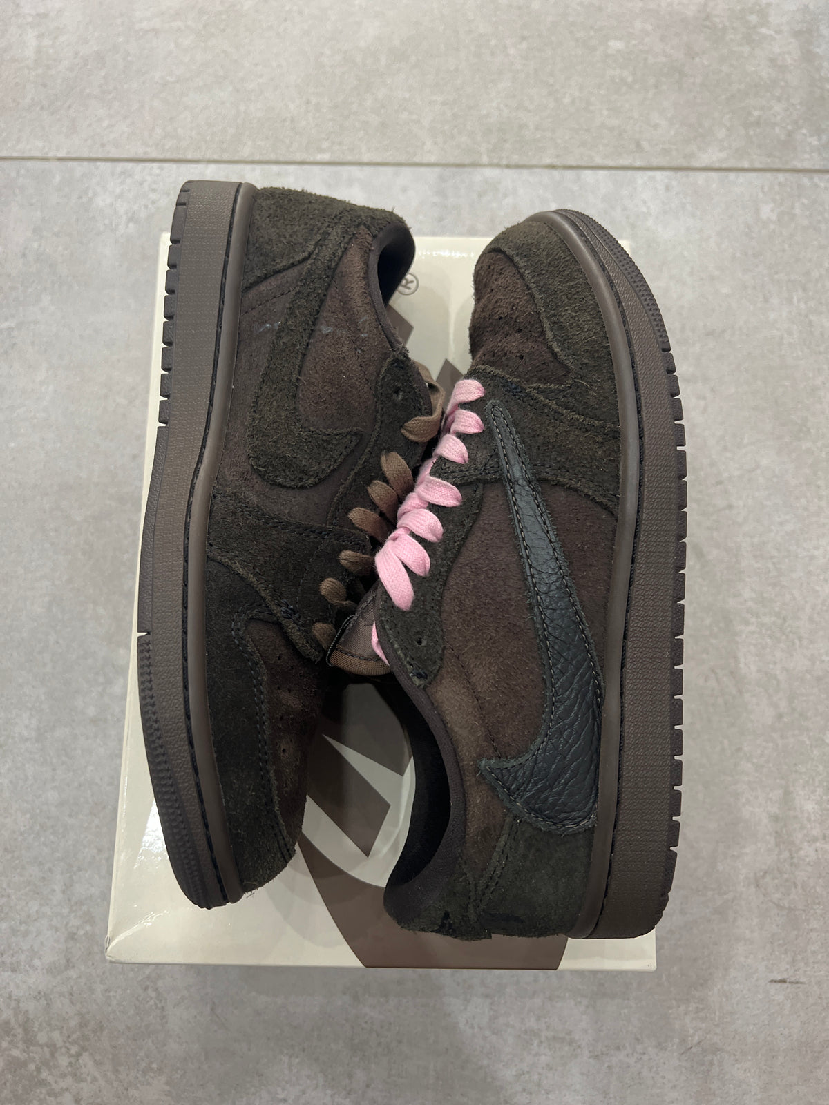 Jordan 1 Low x Travis Scott „Velvet Brown”