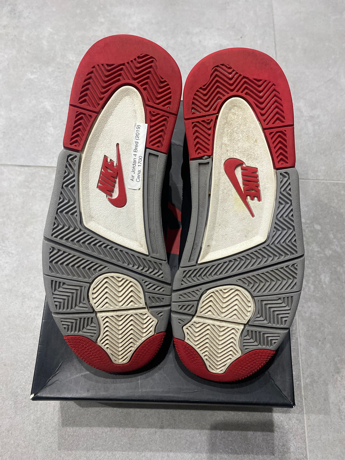 Air Jordan 4 Bred (2019)