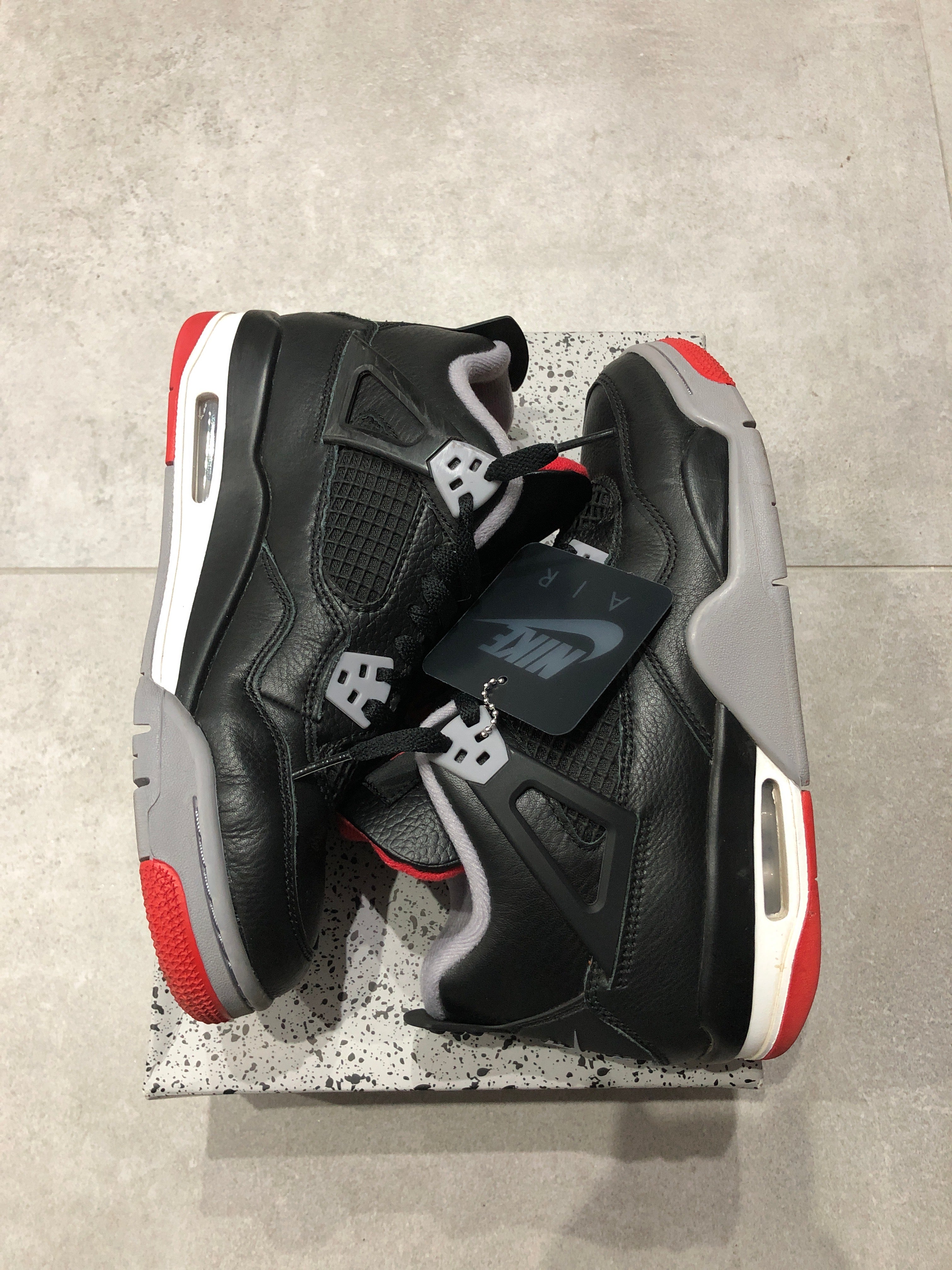 Top Jordan 4 bred