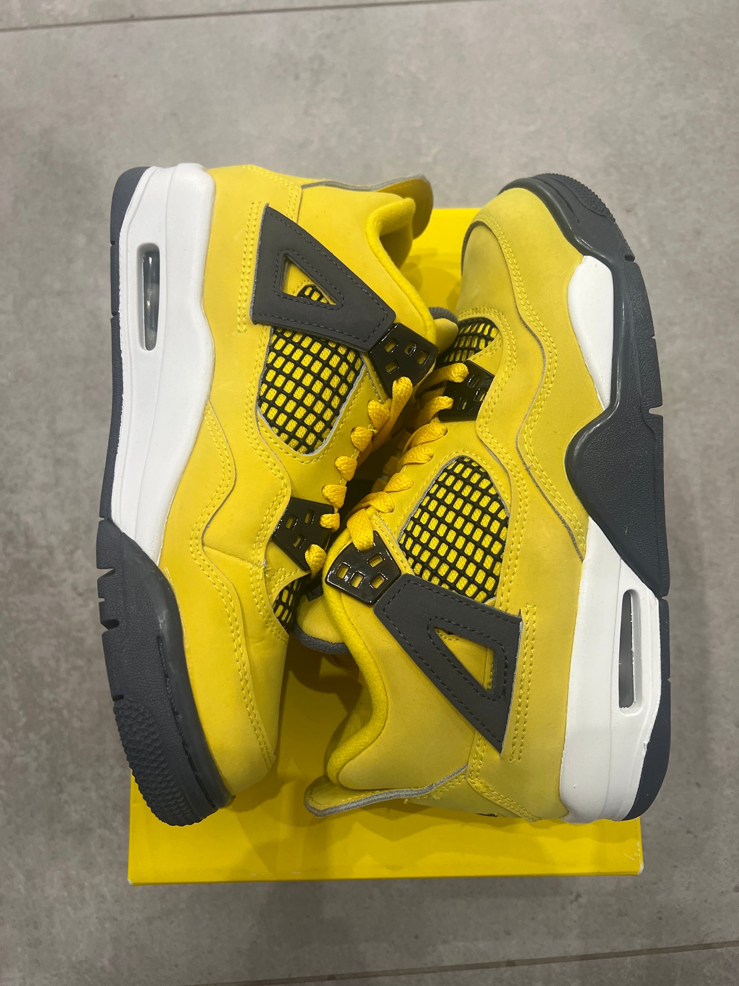 Jordan 4 Lightning