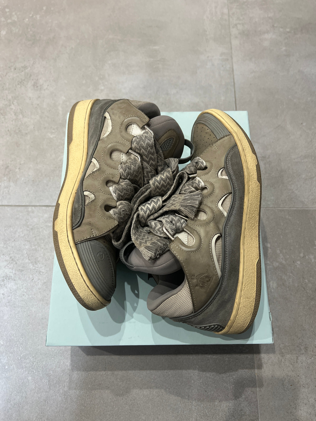 Lanvin Curb Grey Invory