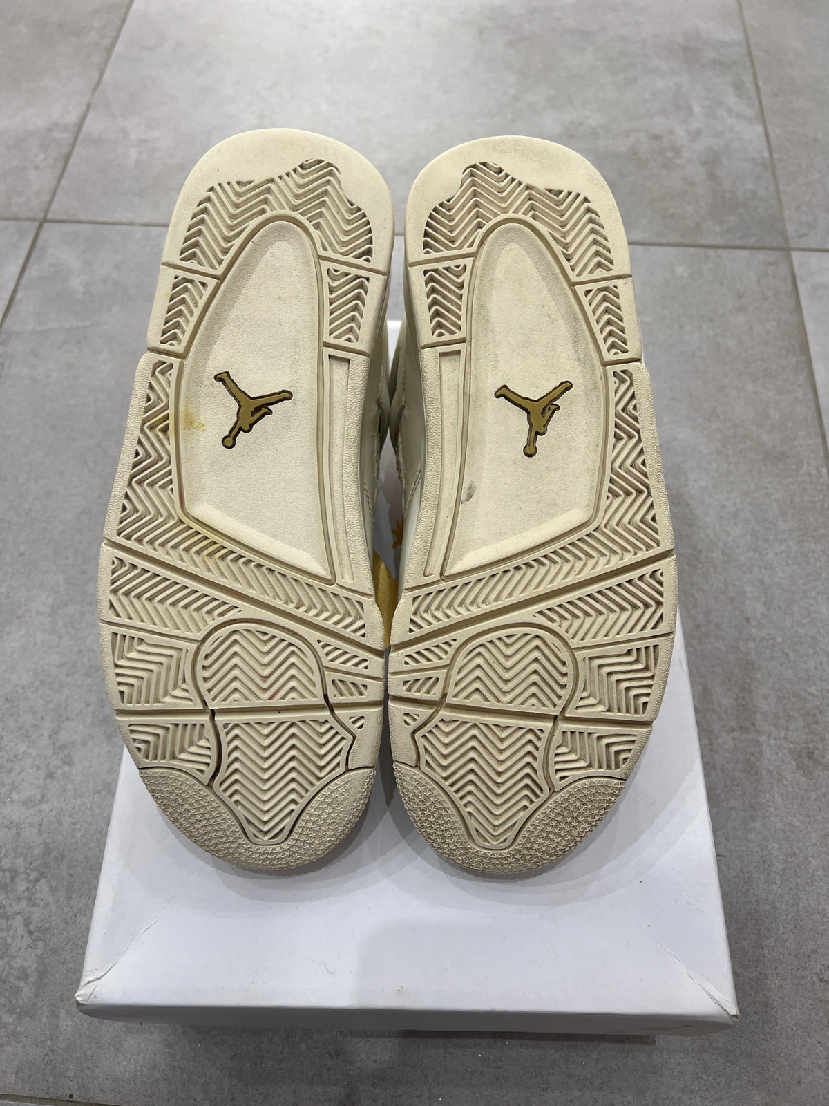 Air Jordan 4 Metalic Gold