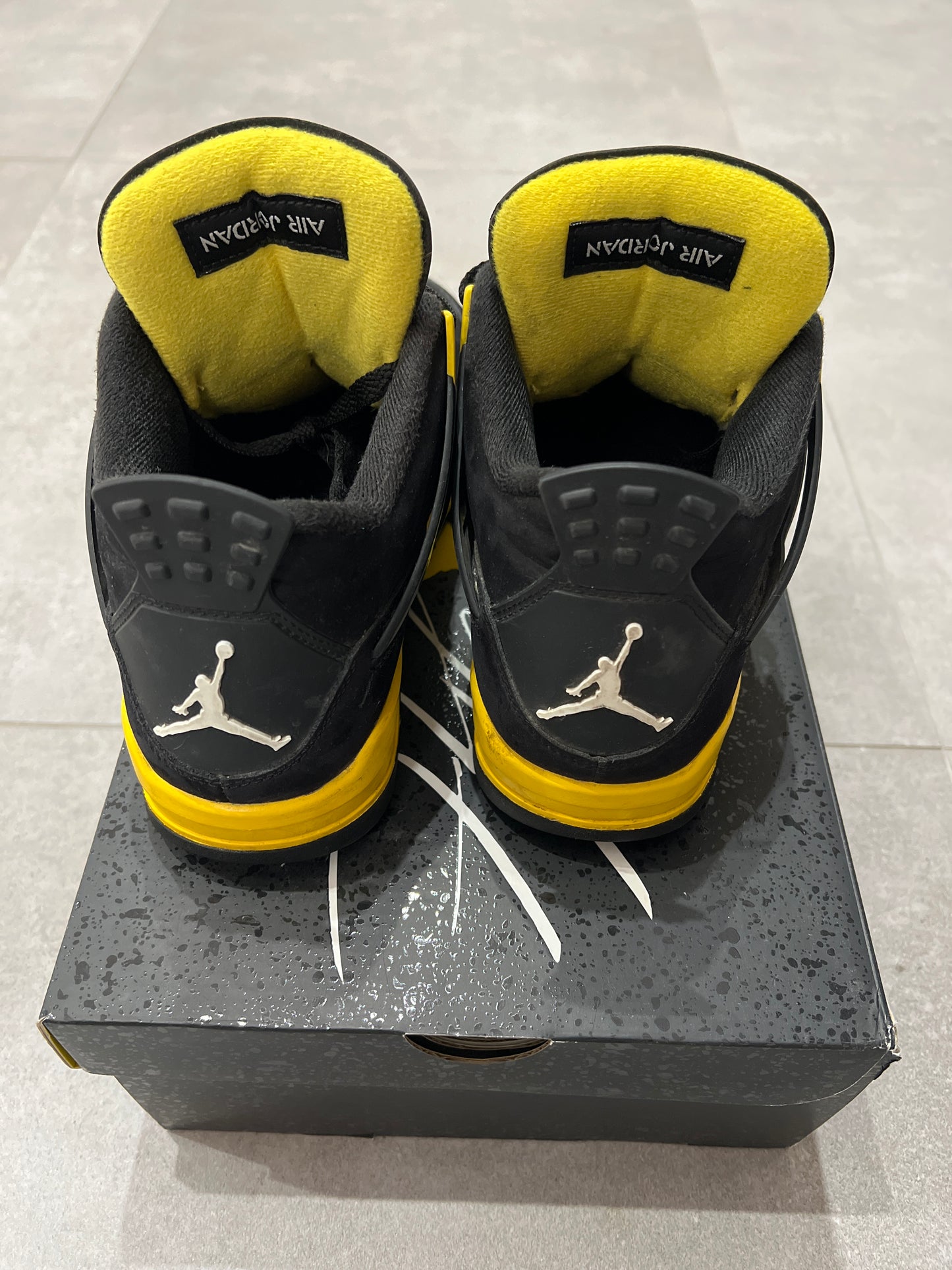 Jordan 4 Thunder