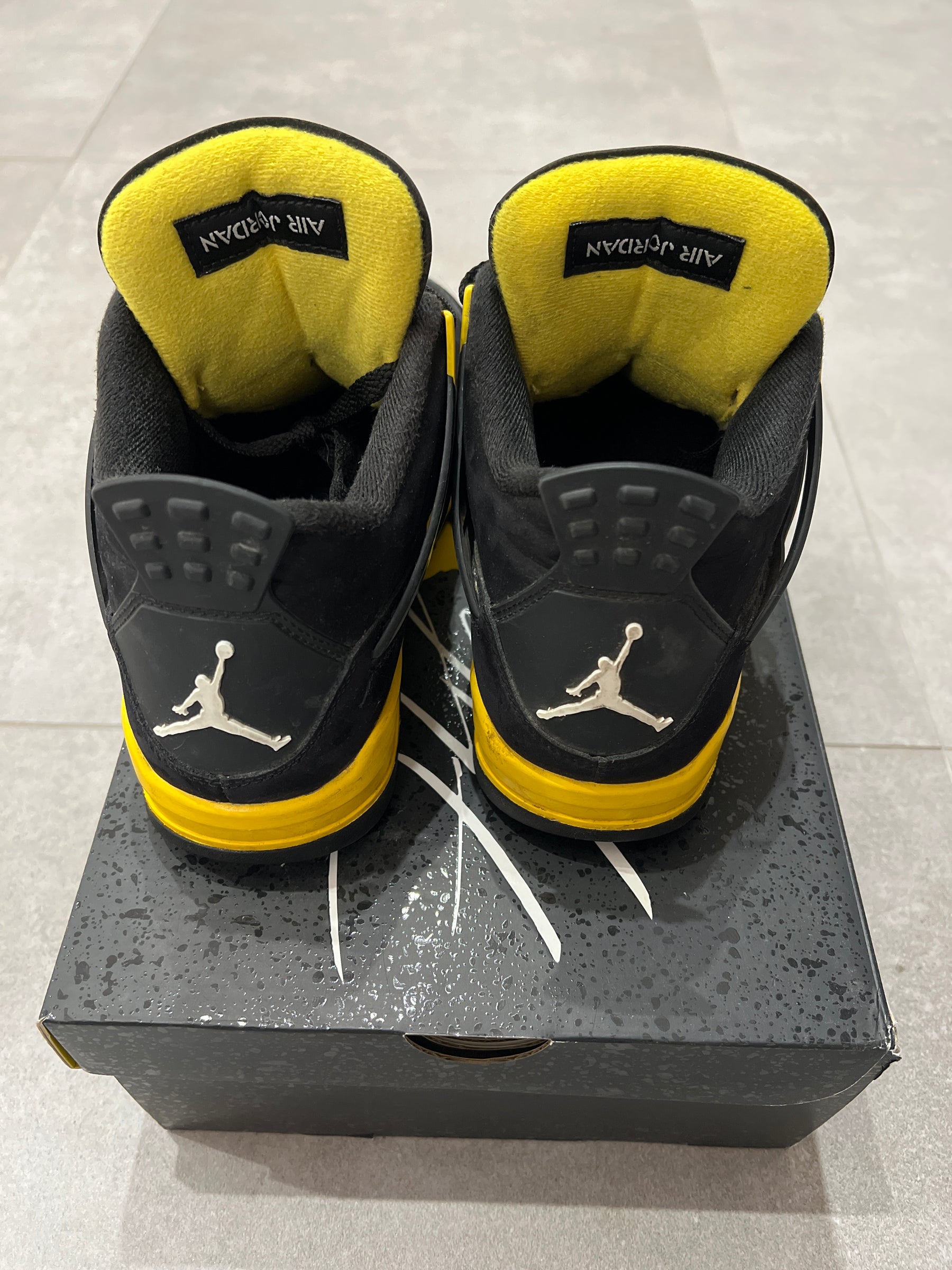 Jordan 4 Thunder