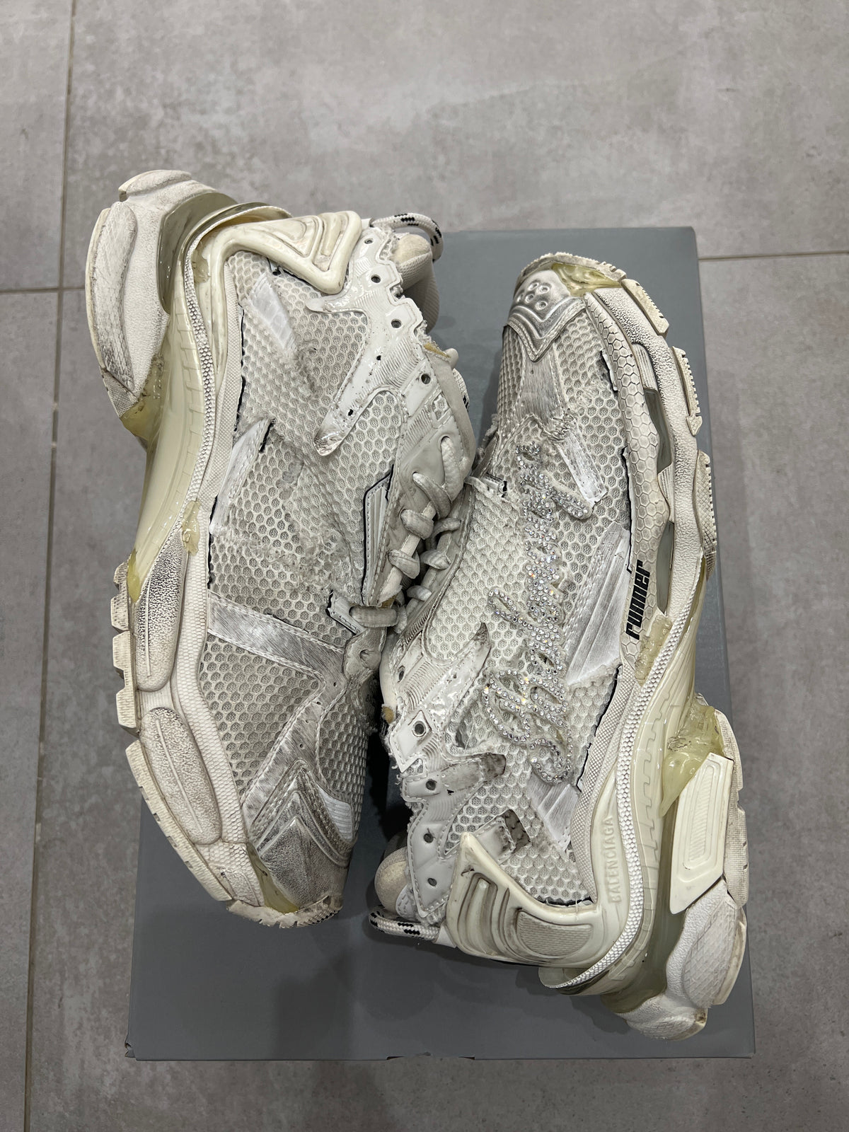 Balenciaga Runner Diamond Logo