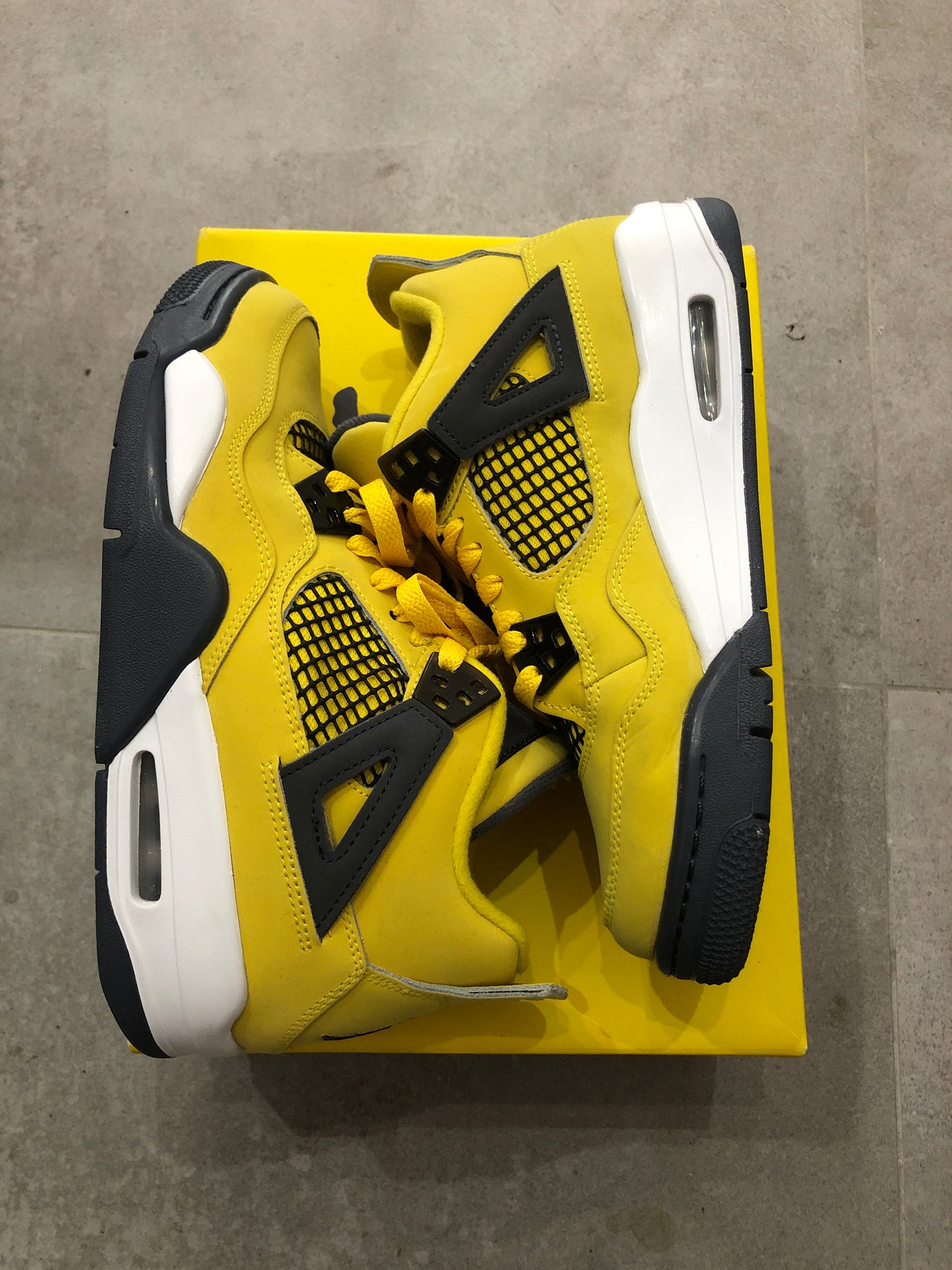 Jordan 4 Lightning