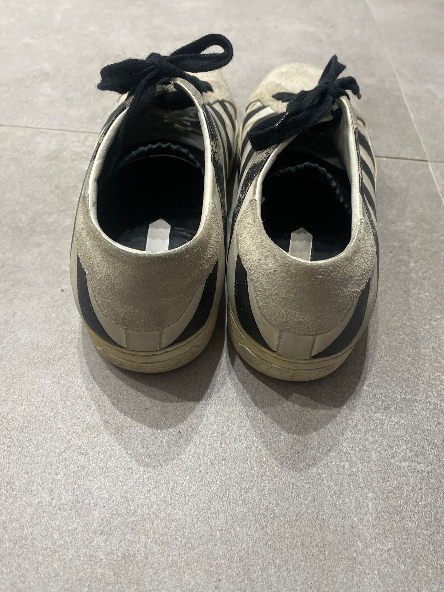 OFF-WHITE Sneakers