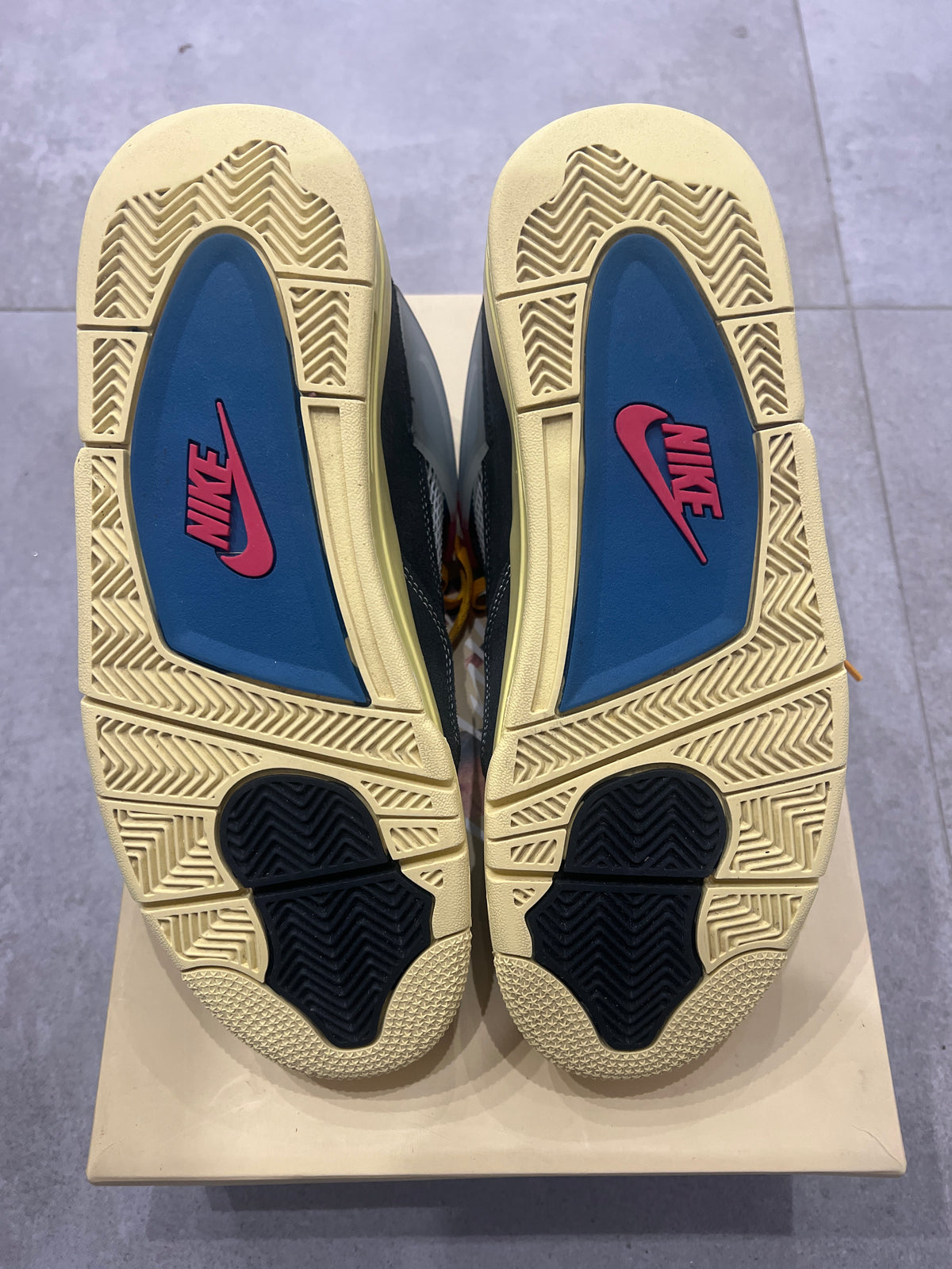 Jordan 4 x Union L/A Off Noir