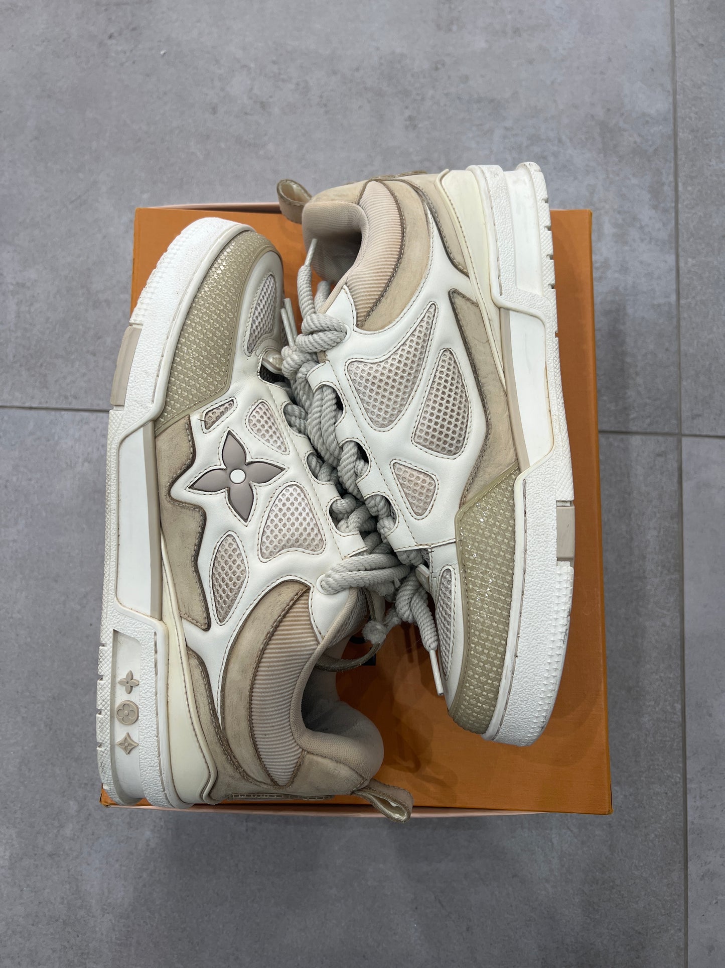 Louis Vuitton Skate beige