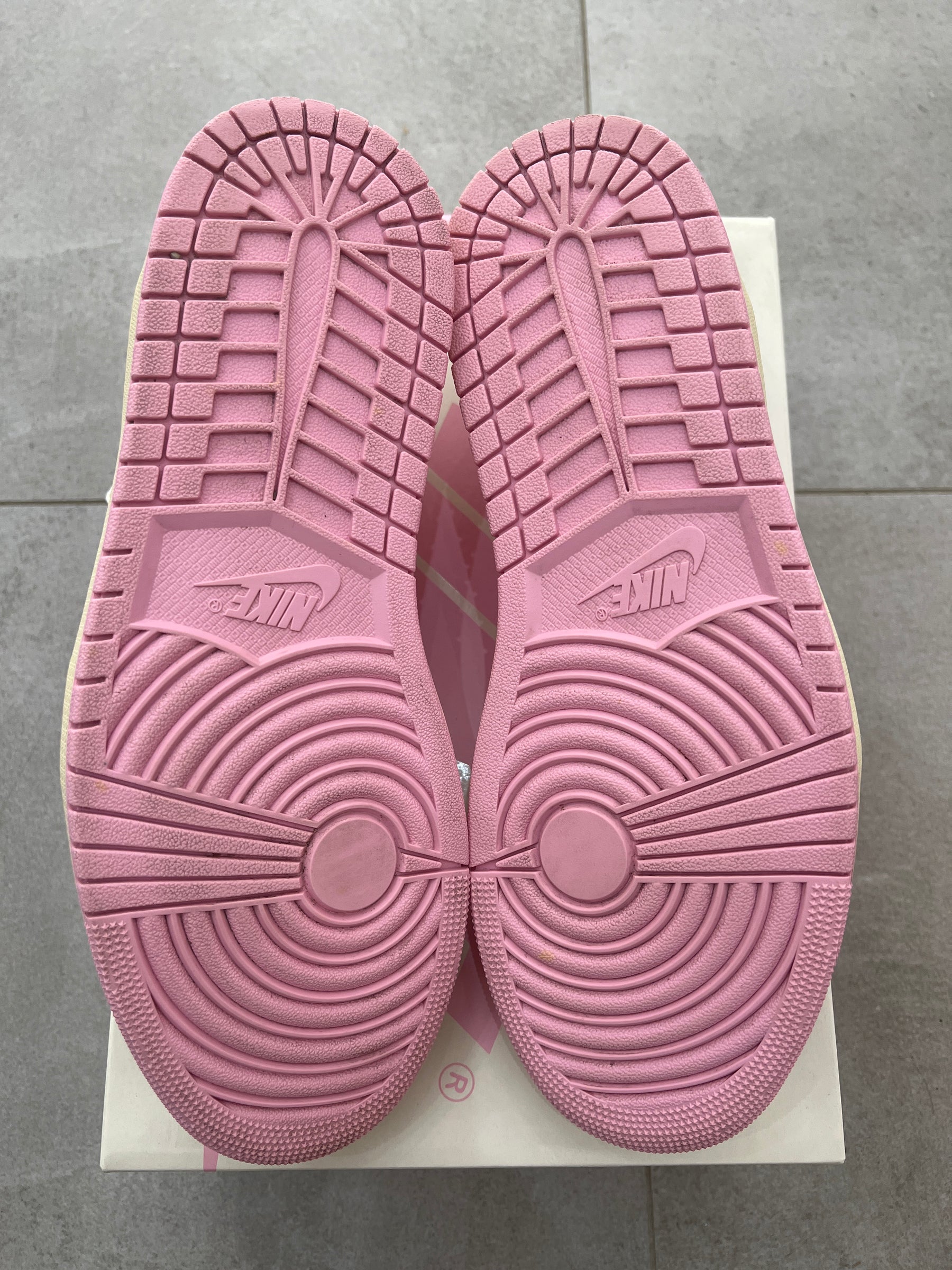 Jordan 1 Low x Travis Scott Tropical Pink