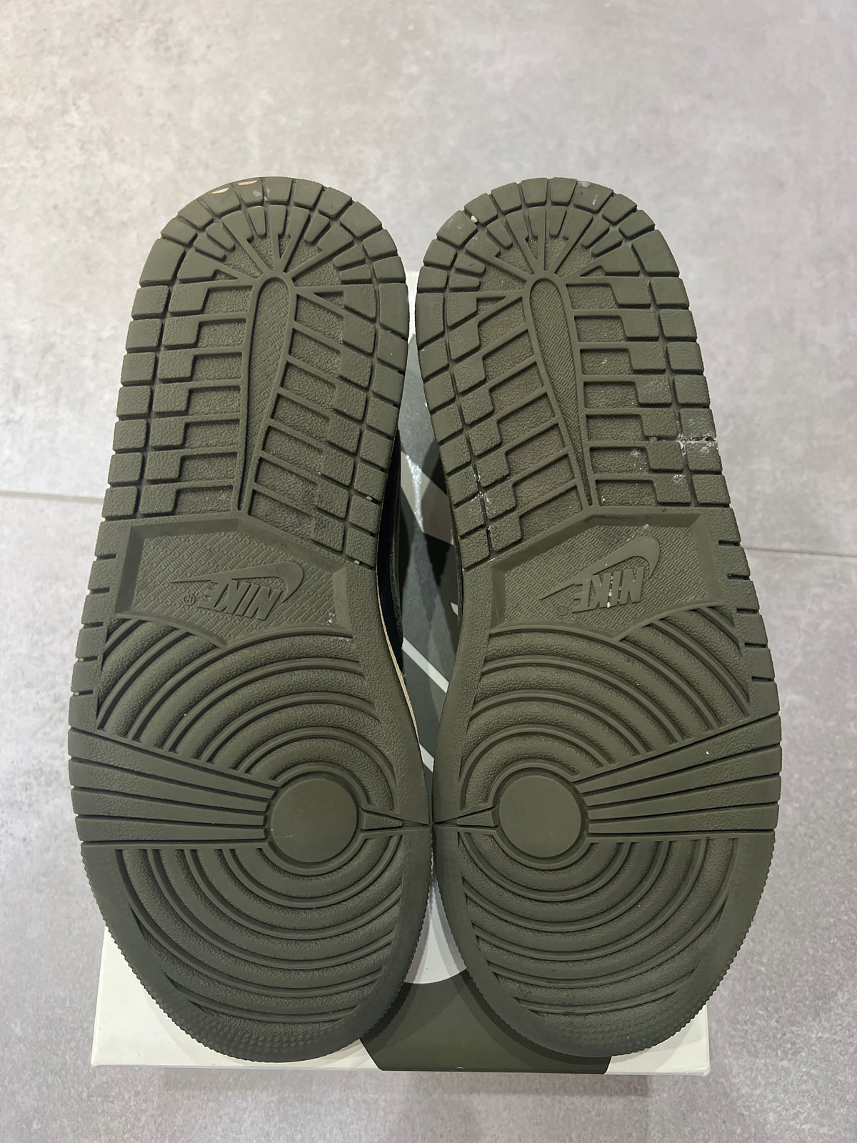 Jordan 1 Low x Travis Scott „Olive”
