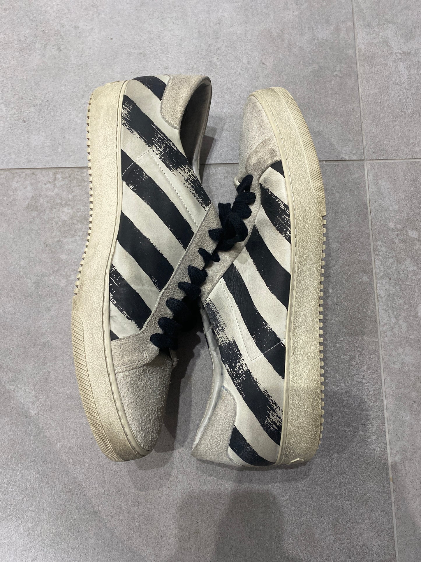 OFF-WHITE Sneakers