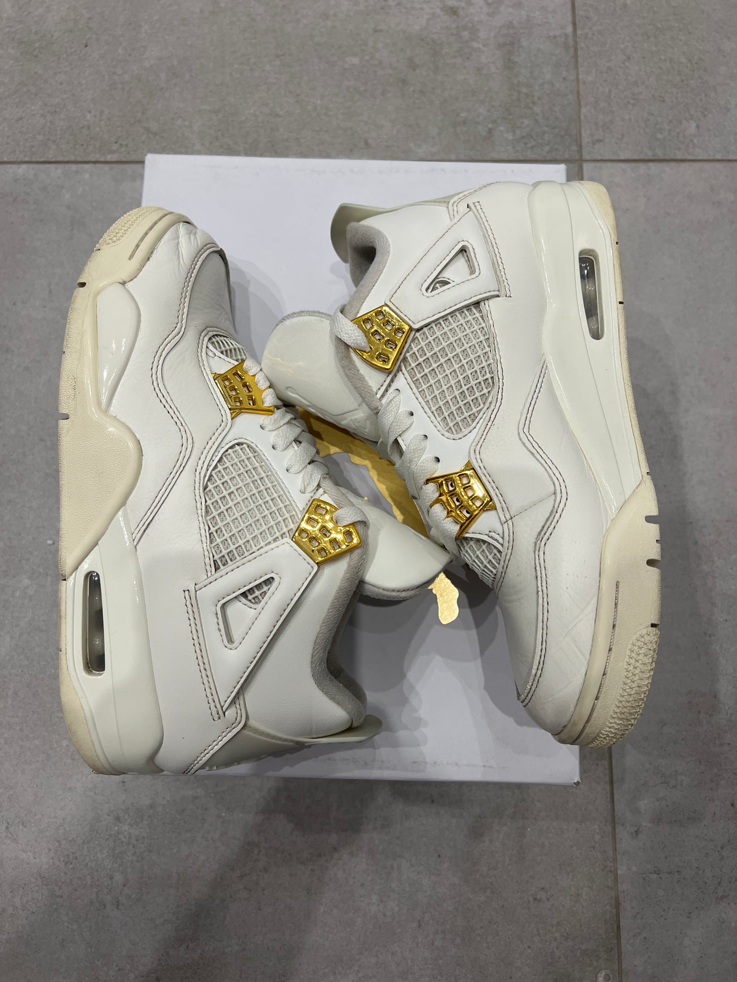 Jordan 4 Metalic Gold