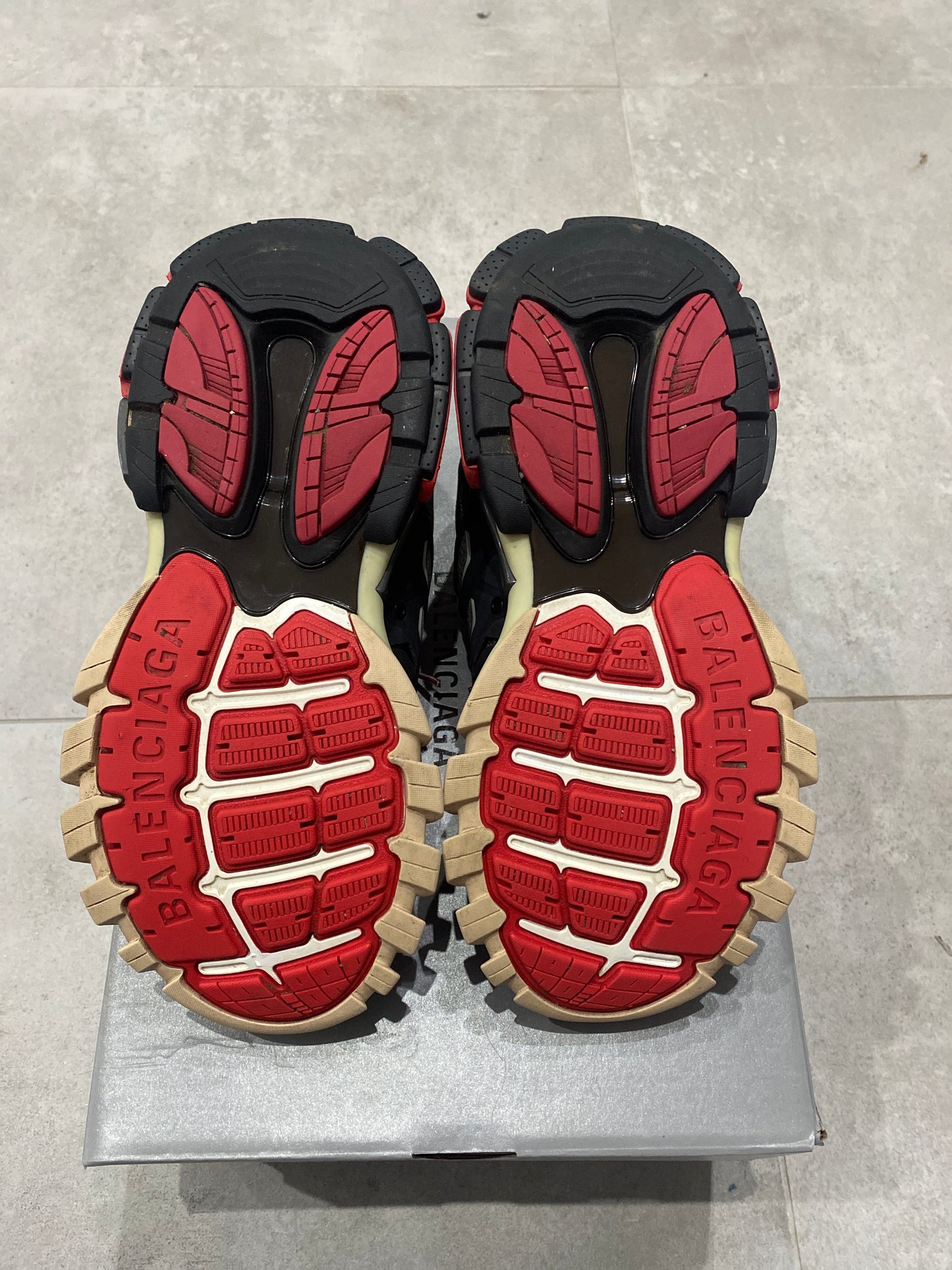 Balenciaga Track „Bred”