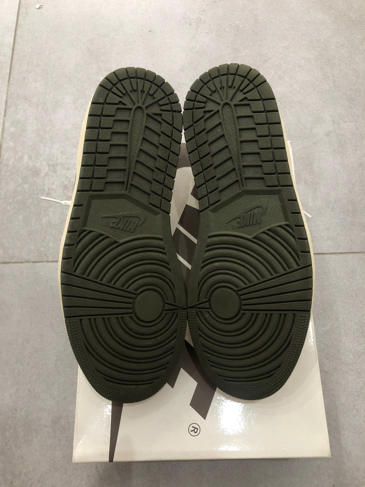 Jordan 1 Low x Travis Scott Medium Olive