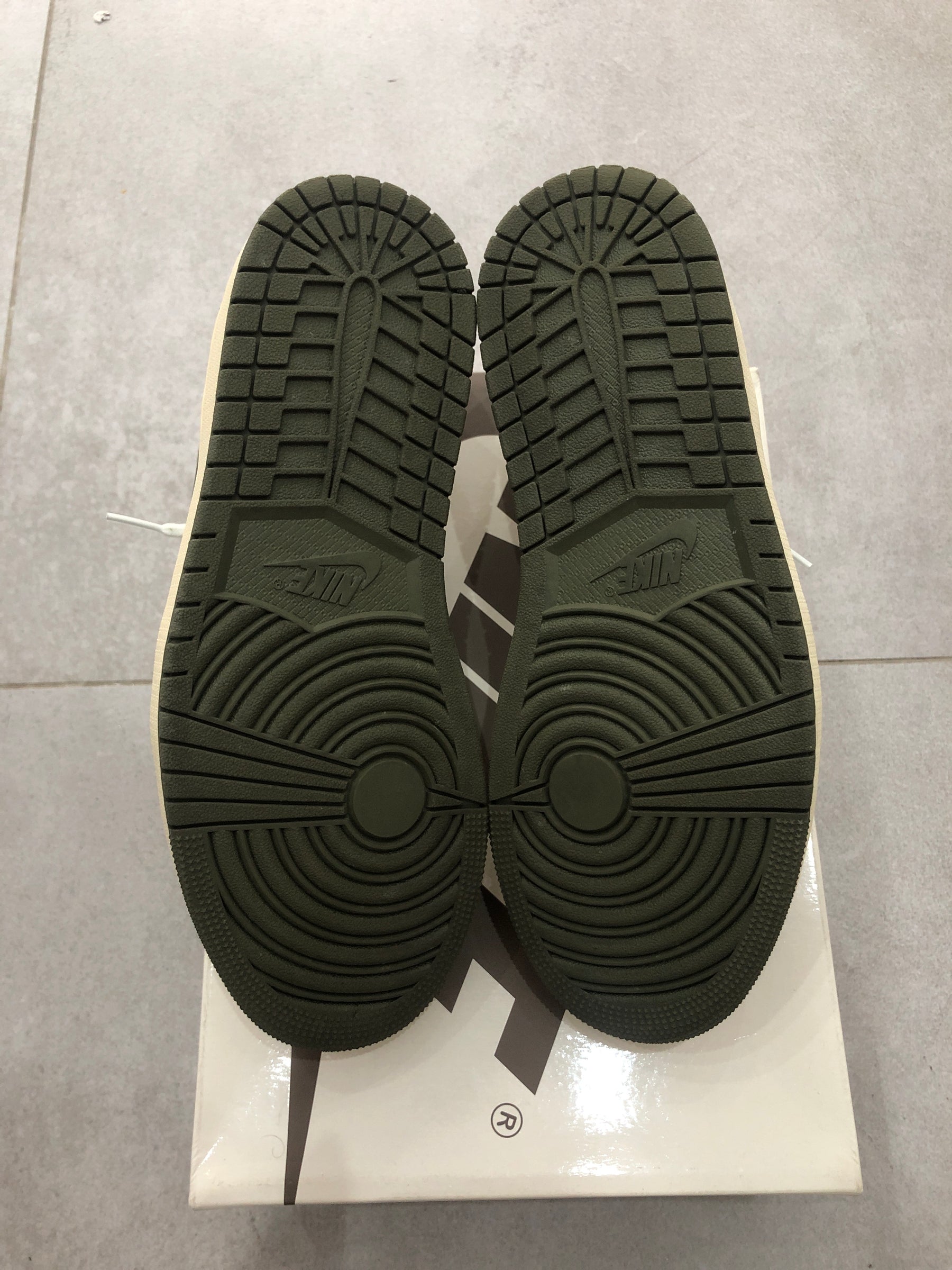 Jordan 1 Low x Travis Scott Medium Olive