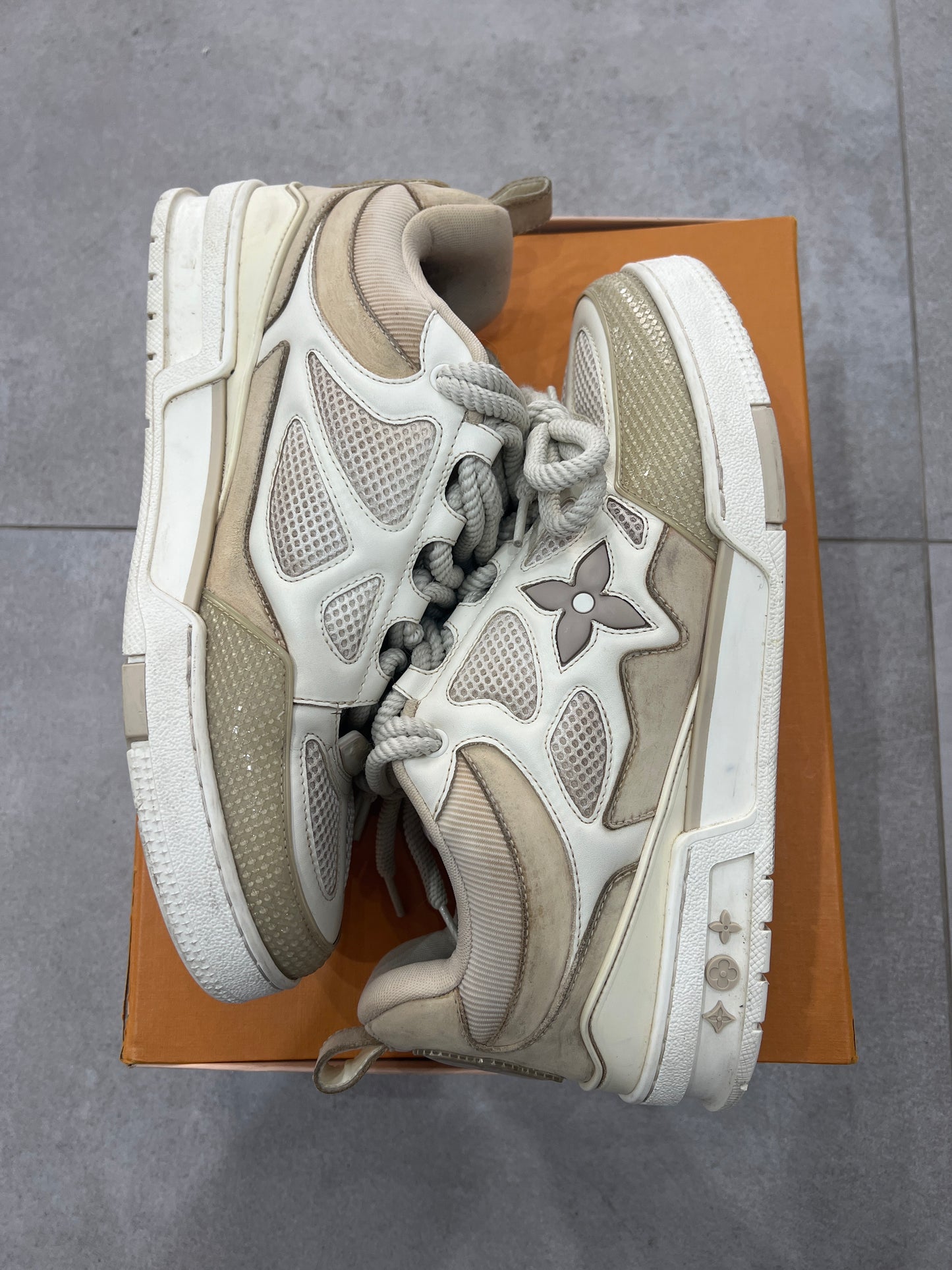 Louis Vuitton Skate beige