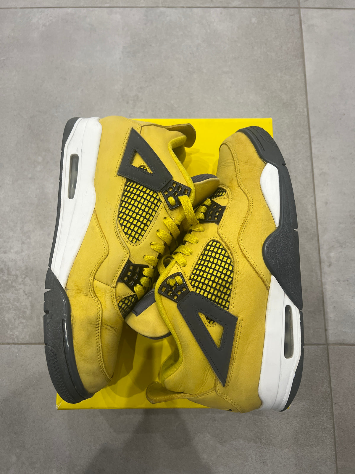 Jordan 4 Lightning